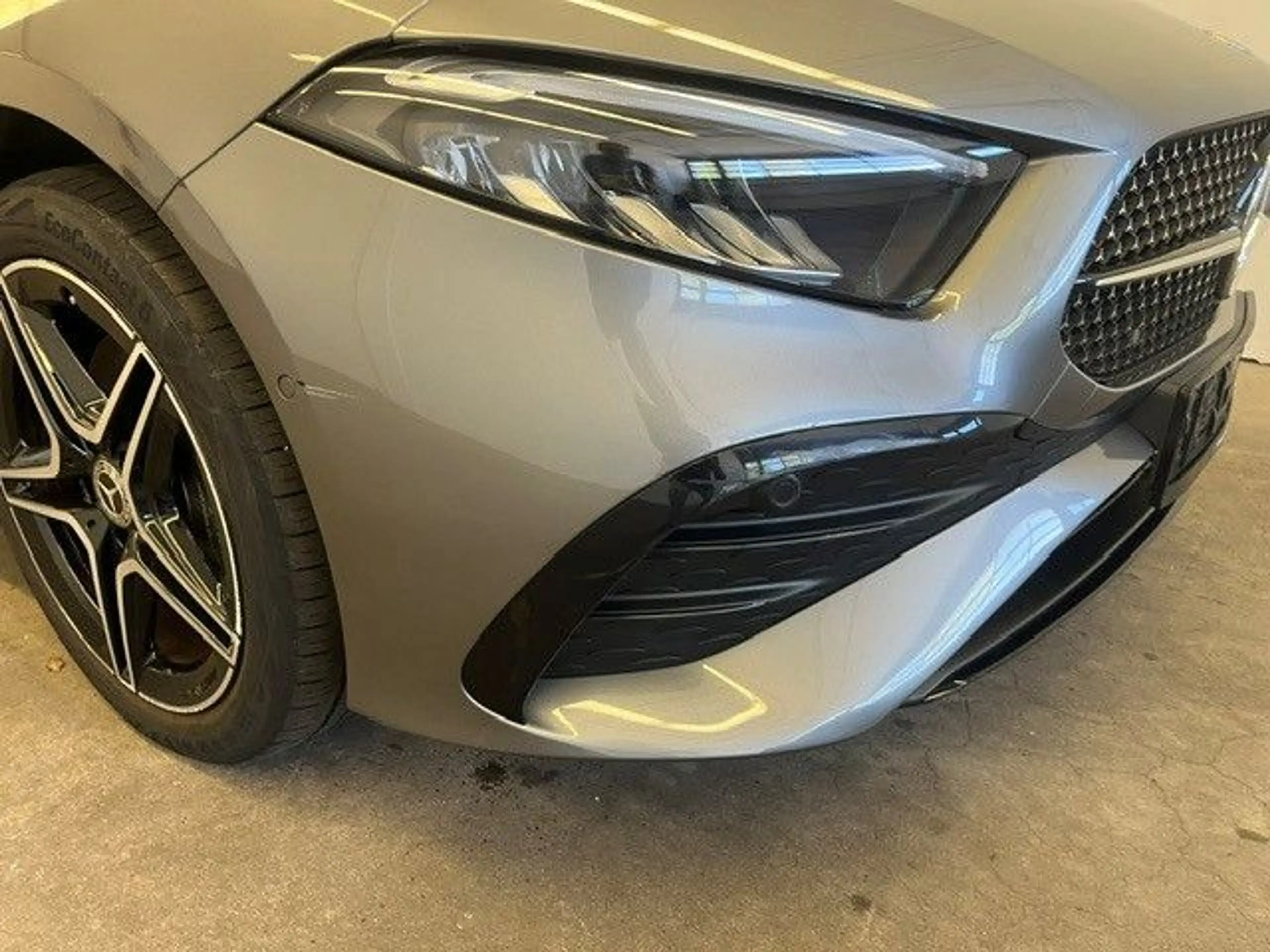 Mercedes-Benz A 250 e AMG-Line Panorama Distronic Keyless Go — photo 11