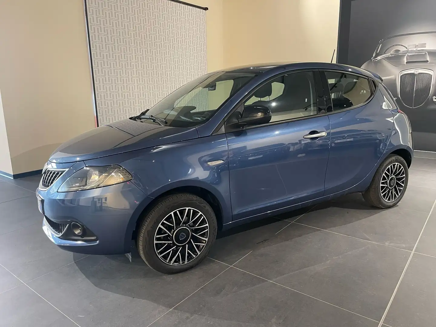 Lancia Ypsilon Ypsilon My24 1.0 Firefly 70 CvStart&Stop Hybrid Or Mavi - 2