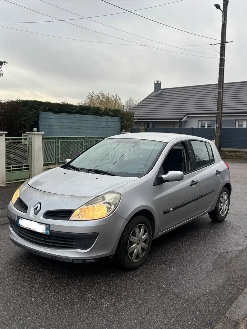 Renault Clio 1.4 16V 100 Confort Dynamique - 2