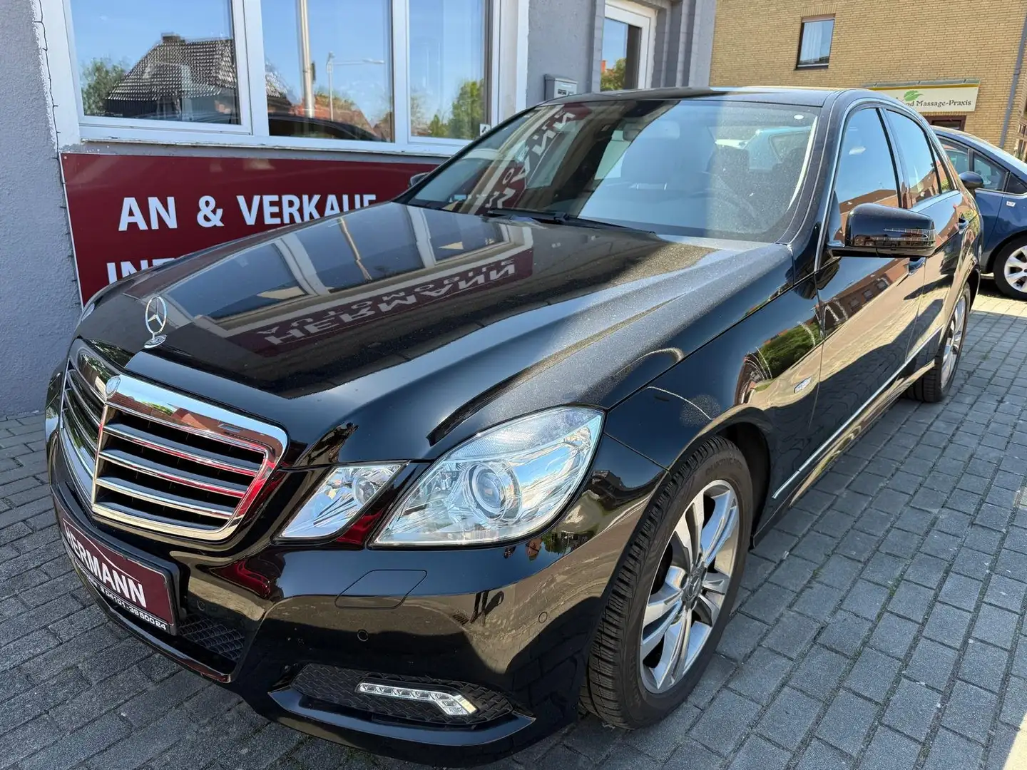 Mercedes-Benz E 250 E 250 CGI BlueEfficiency (212.047)/Avantgarde Nero - 2