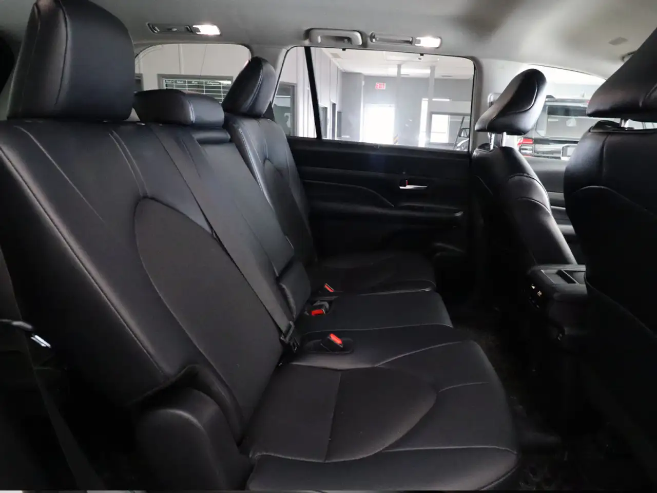Toyota Grand Highlander снимка Toyota Grand Highlander