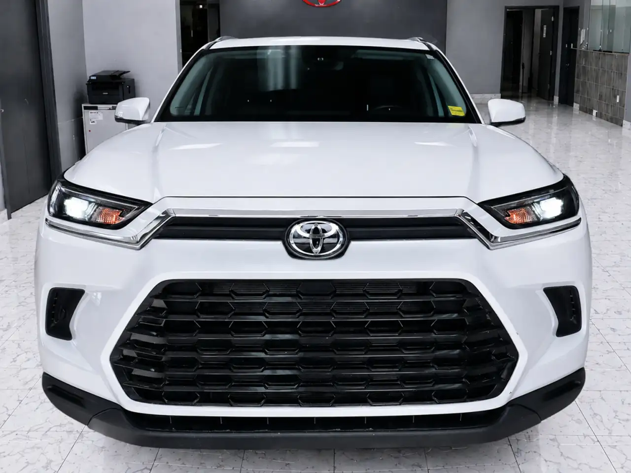 Toyota Grand Highlander снимка Toyota Grand Highlander