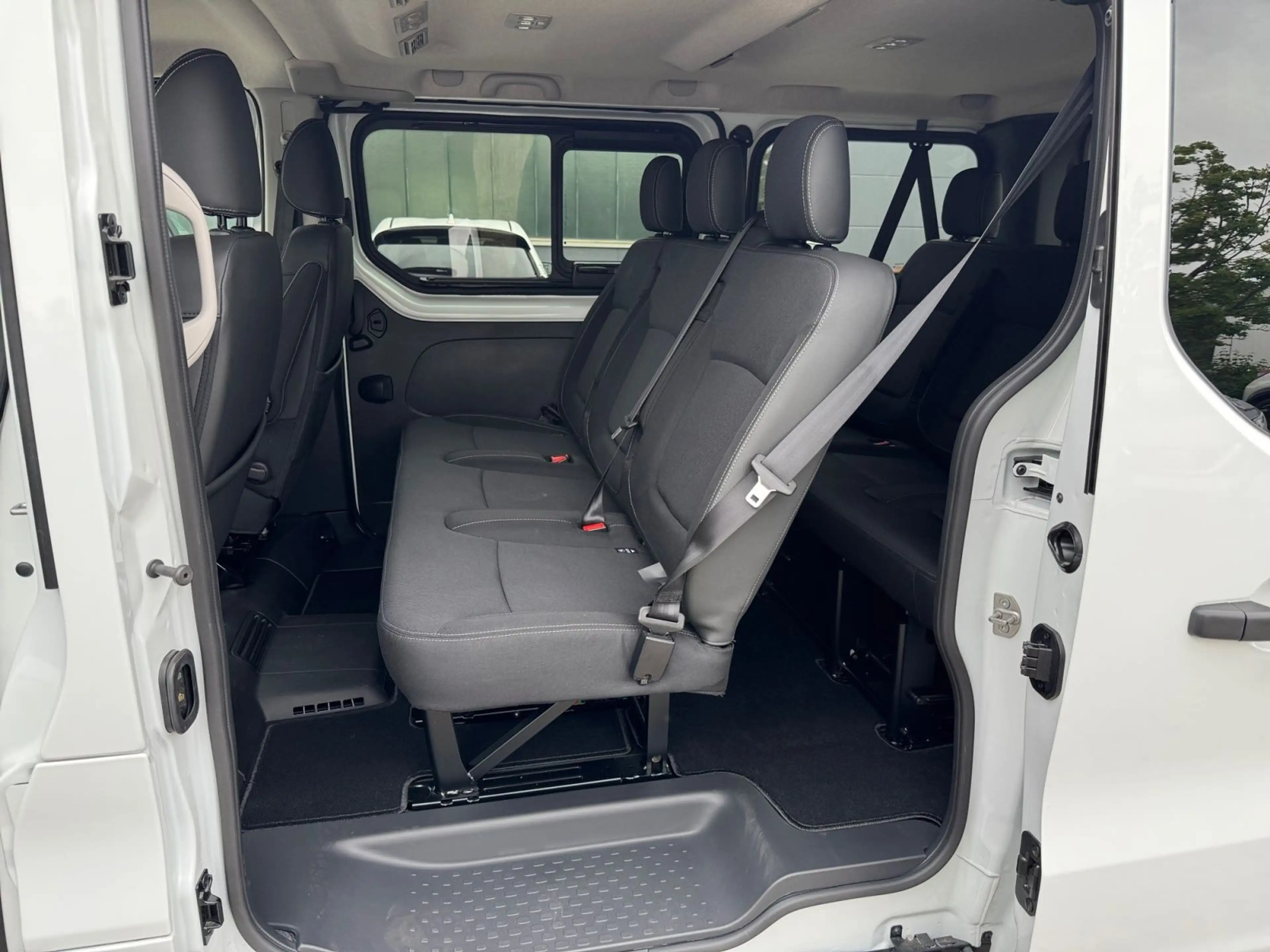 Nissan Primastar Kombi 8-Sitzer dci170 AT TEKNA 2ST HK — photo 11