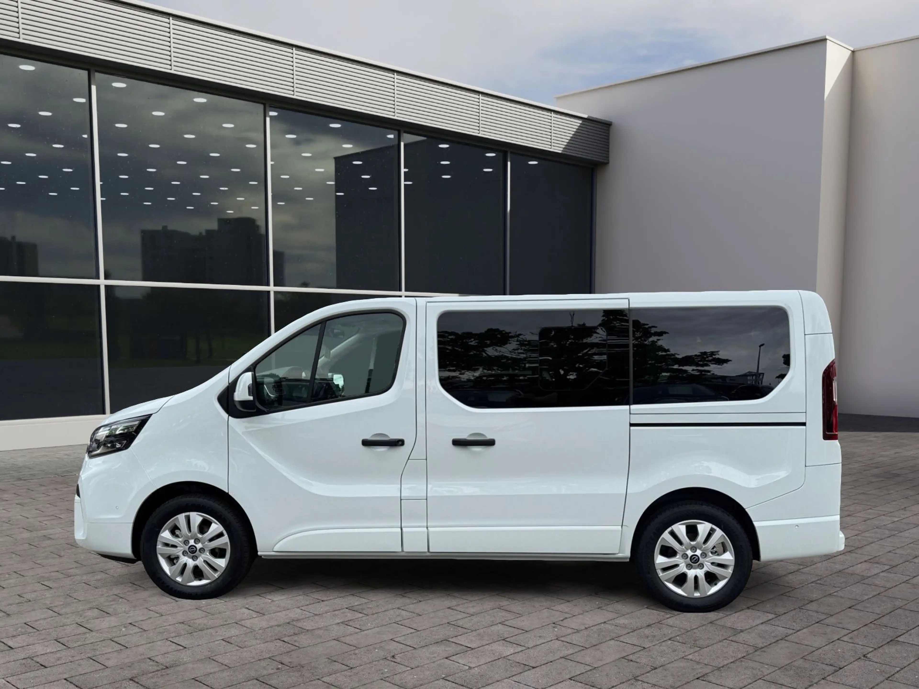 Nissan Primastar Kombi 8-Sitzer dci170 AT TEKNA 2ST HK — photo 4