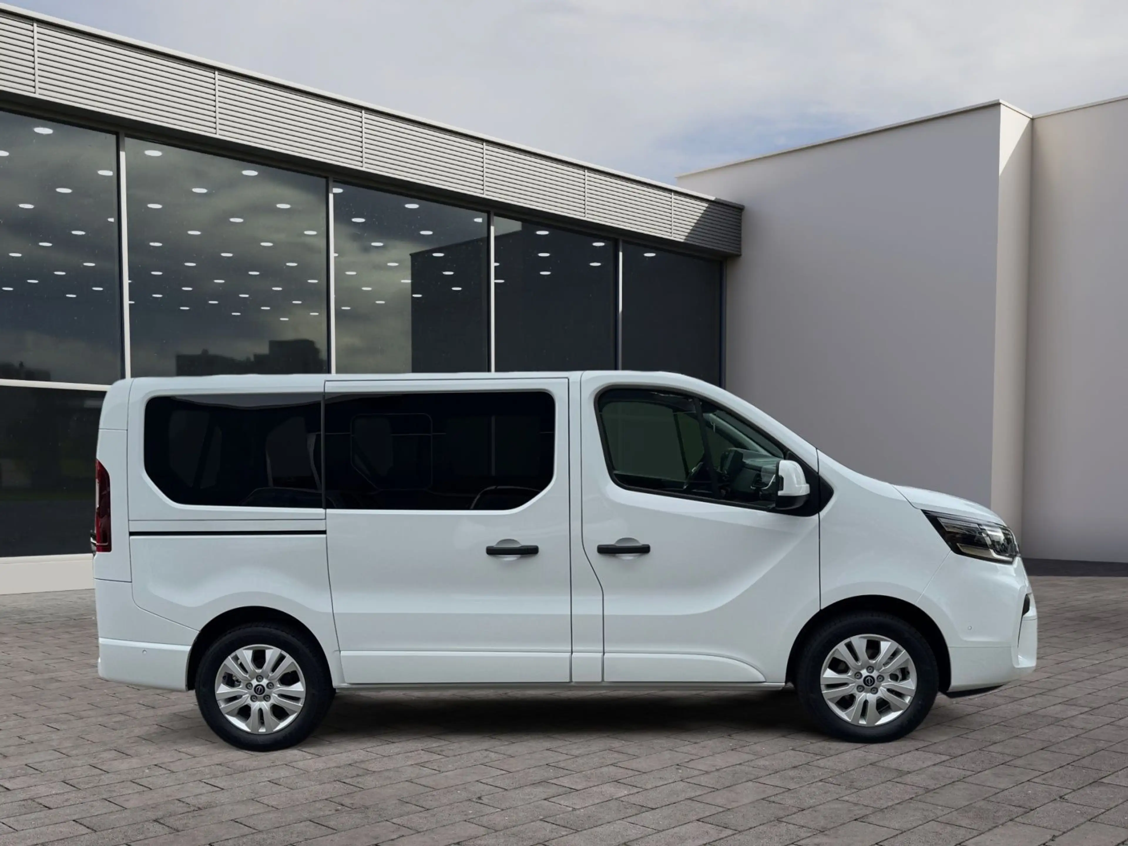 Nissan Primastar Kombi 8-Sitzer dci170 AT TEKNA 2ST HK — photo 8