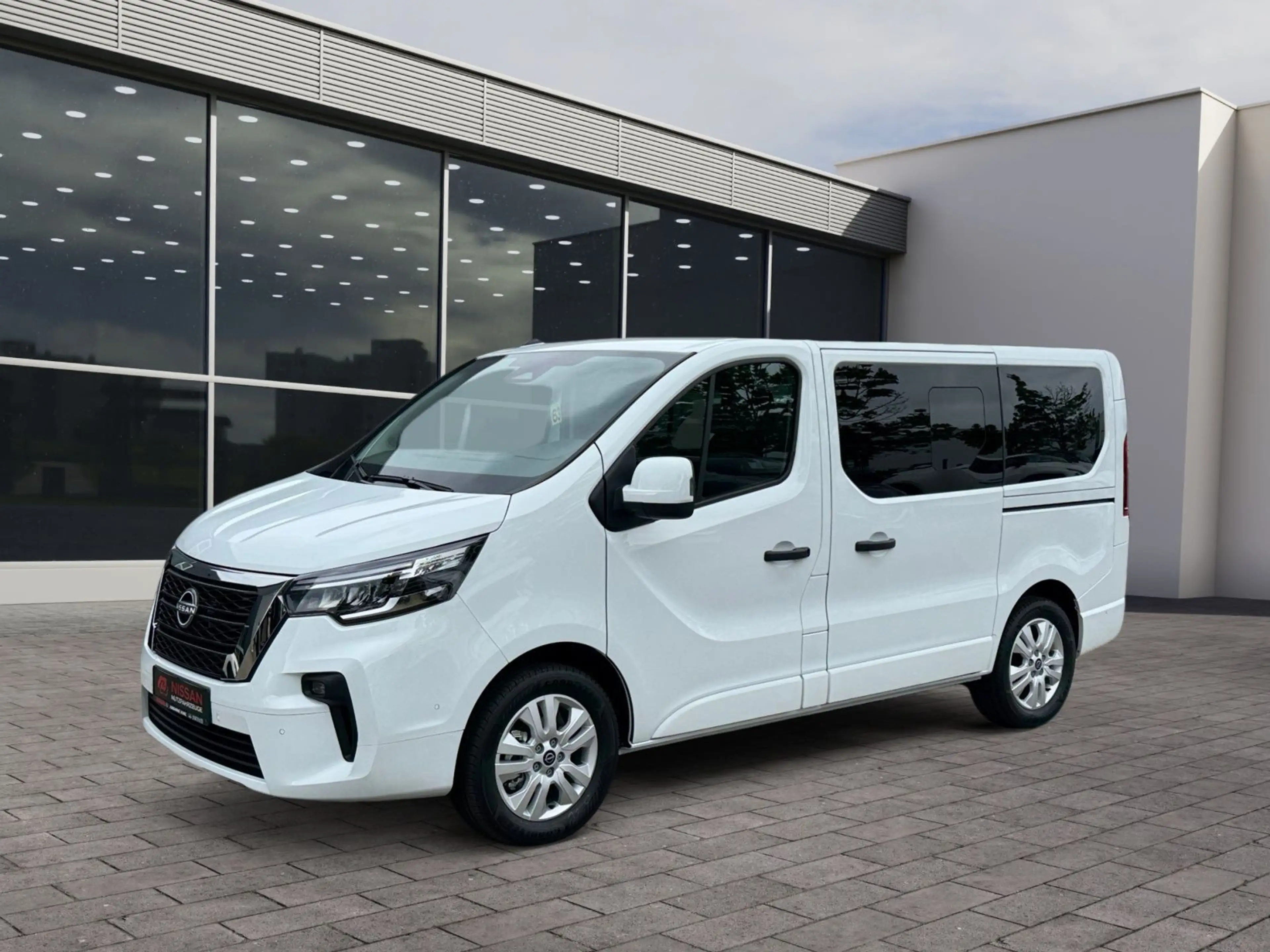 Nissan Primastar Kombi 8-Sitzer dci170 AT TEKNA 2ST HK — photo 2