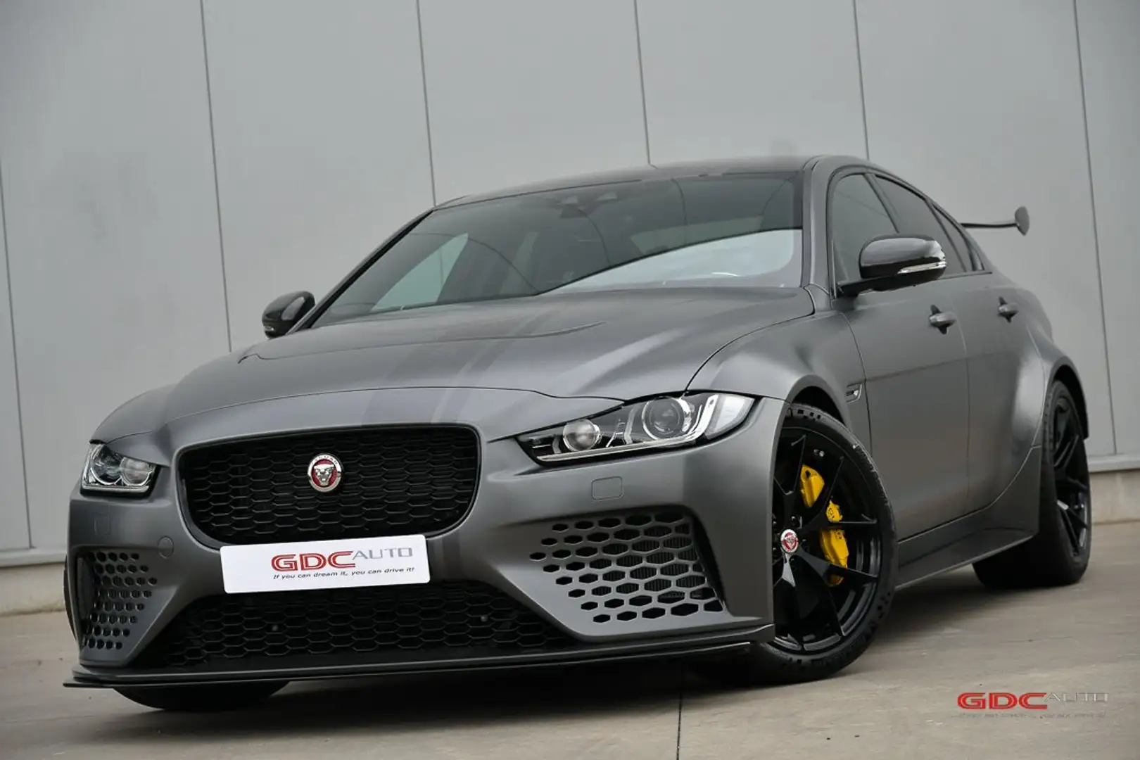 Jaguar XE XE Project 8 SV I TRACK PACK PLUS I 1ST OWNER Grijs - 2