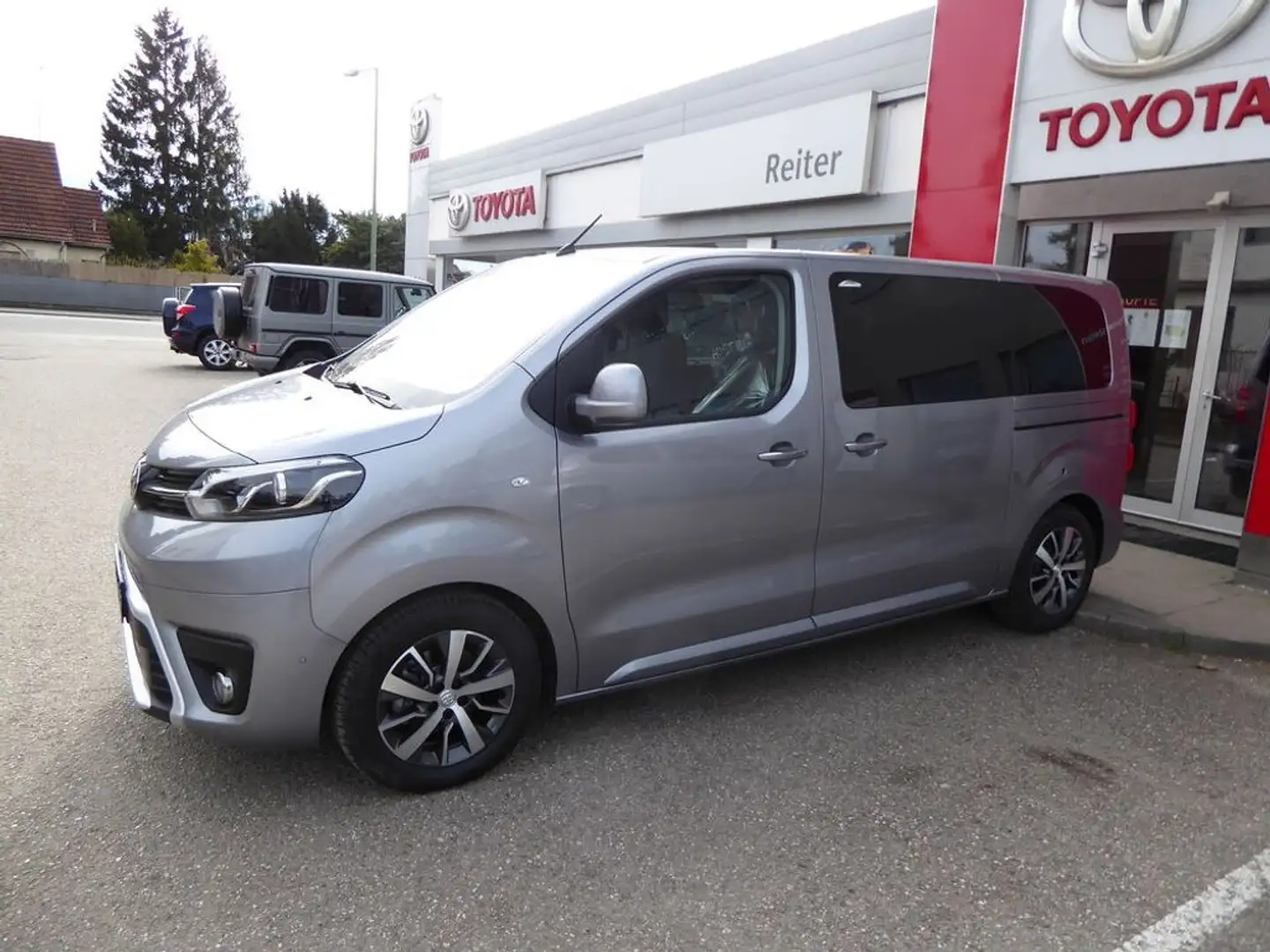 Toyota Proace Verso 2,0 D-4D 180 Medium Family+ Aut. Silber - 2