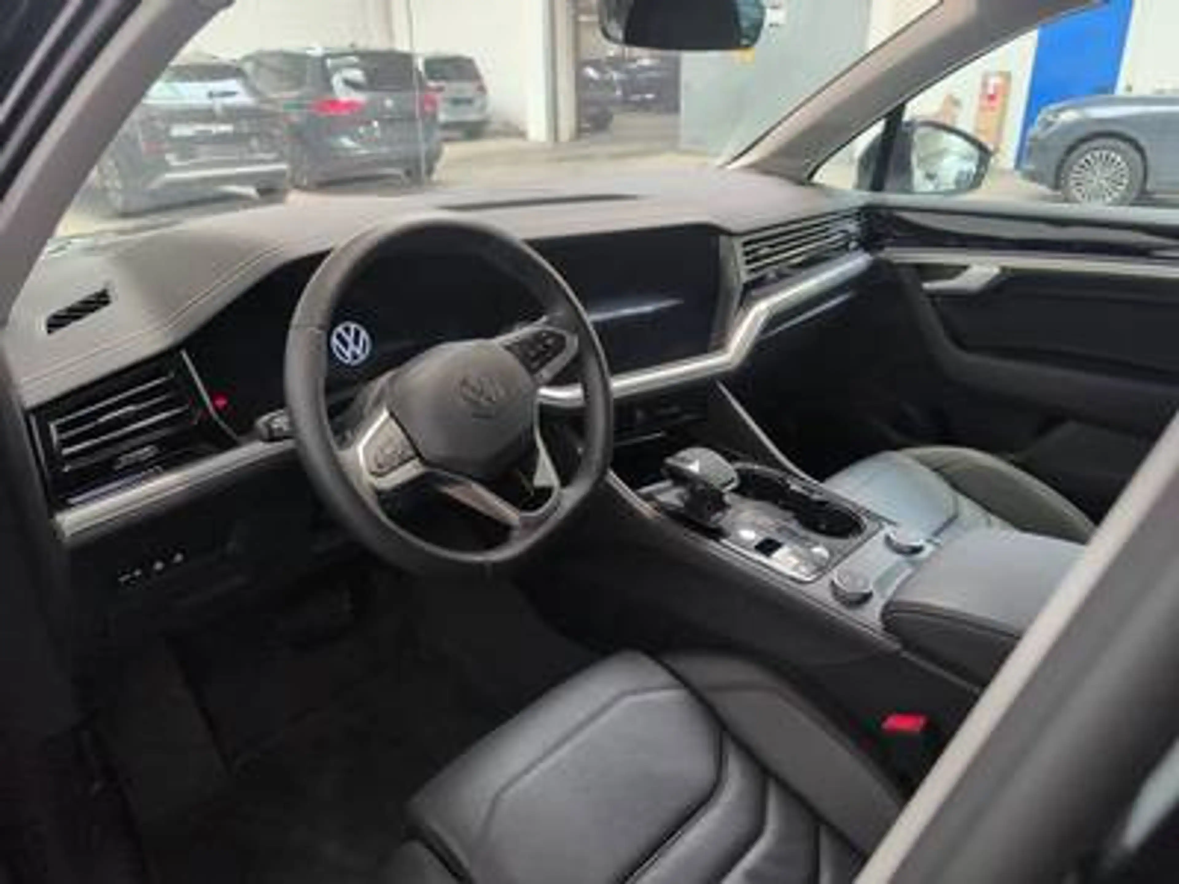 Volkswagen Touareg Elegance 3.0TDI +AHK+LUFT+TRAVEL+ — photo 4