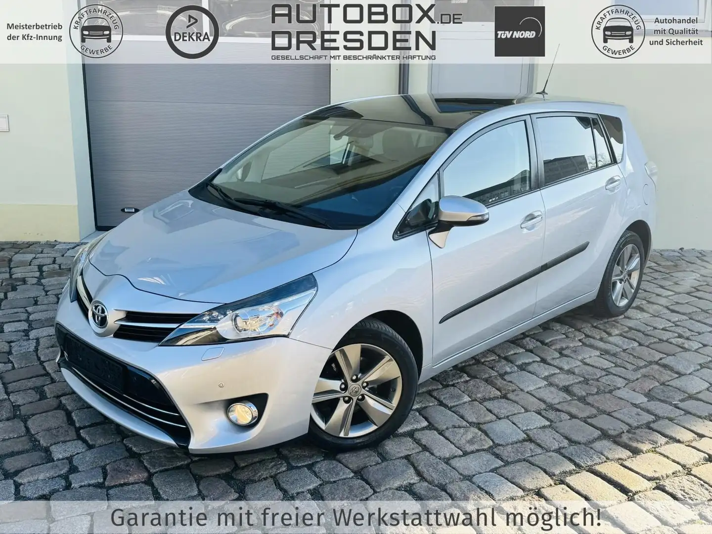 Toyota Verso 1.6 Executive +DAB+NAVI+X+STANDHEIZUNG+ Silber - 1
