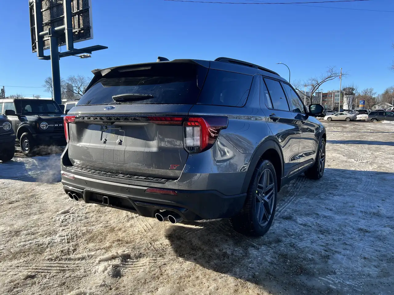 Ford Explorer снимка Ford Explorer