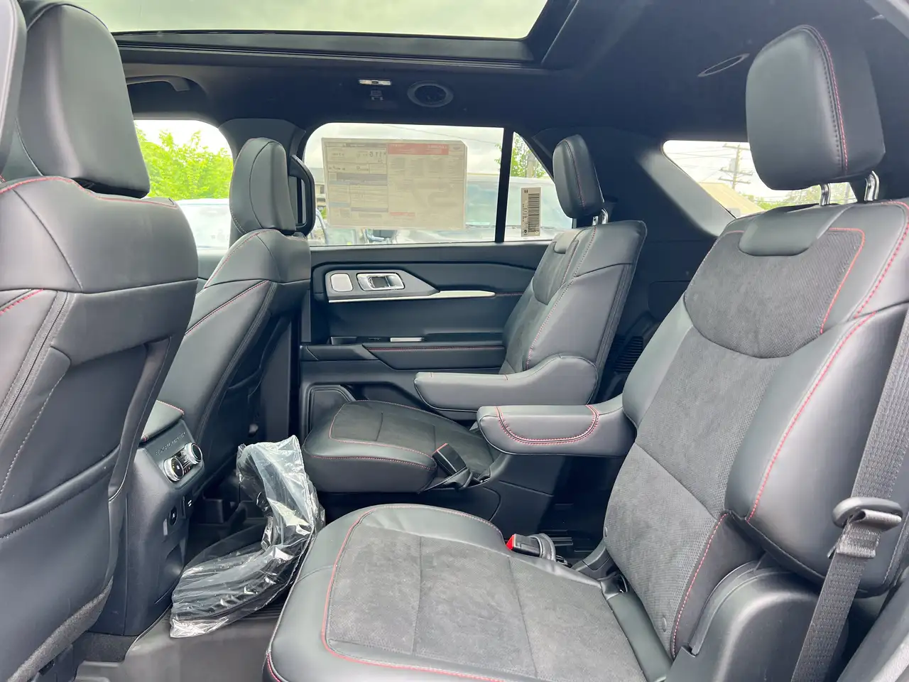 Ford Explorer photo Ford Explorer