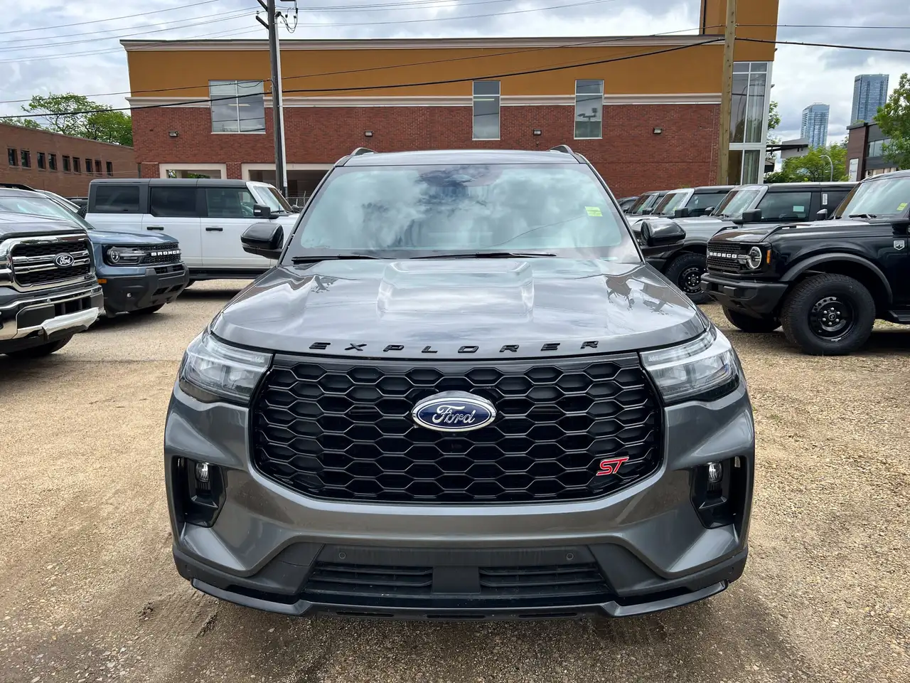Ford Explorer photo Ford Explorer