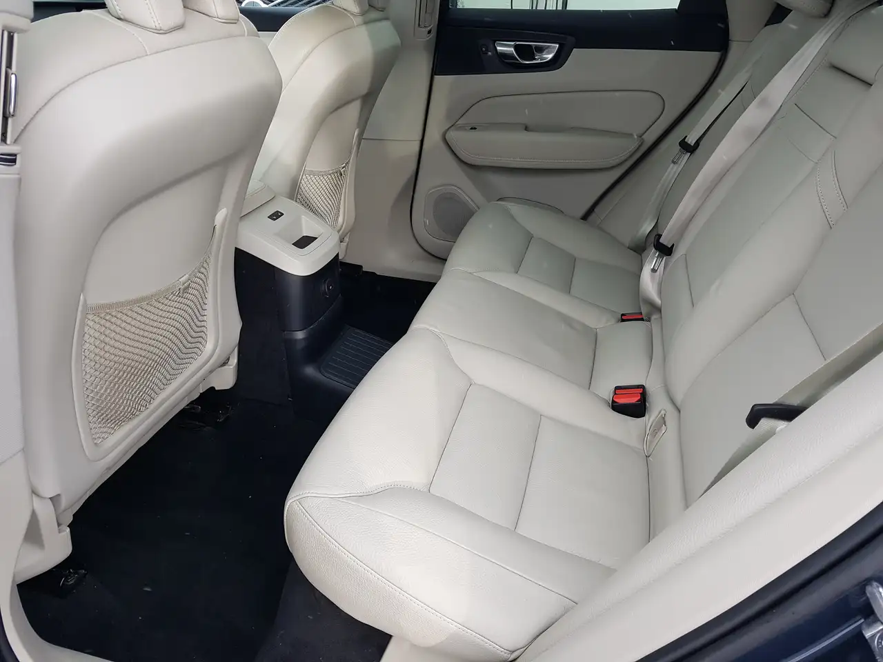 Volvo XC60 снимка Volvo XC60