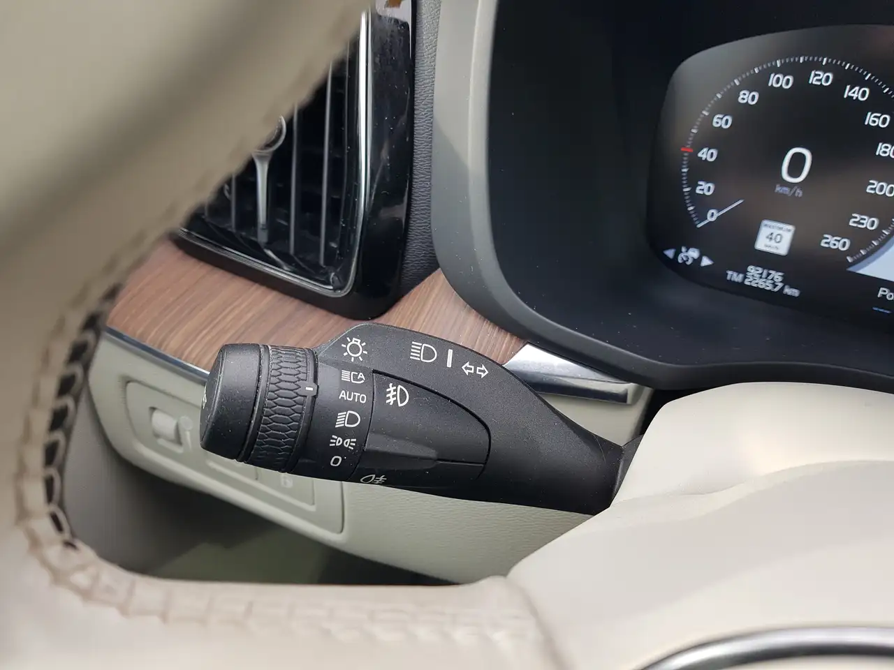 Volvo XC60 снимка Volvo XC60