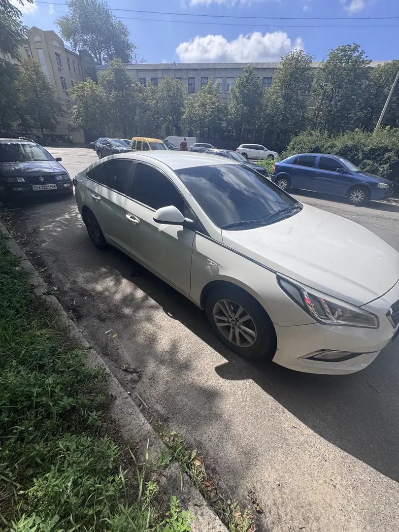 Hyundai SONATA 2.0 Белый - 1
