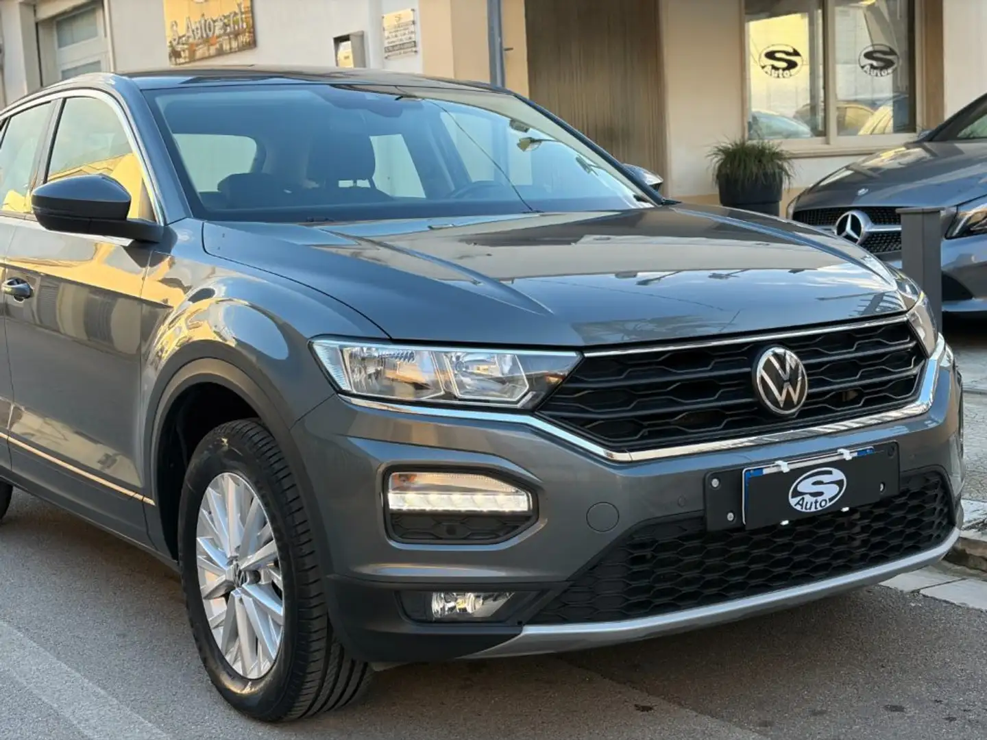 Volkswagen T-Roc 2.2.0 TDI 150 DSG BlueMotion Technology Gris - 2