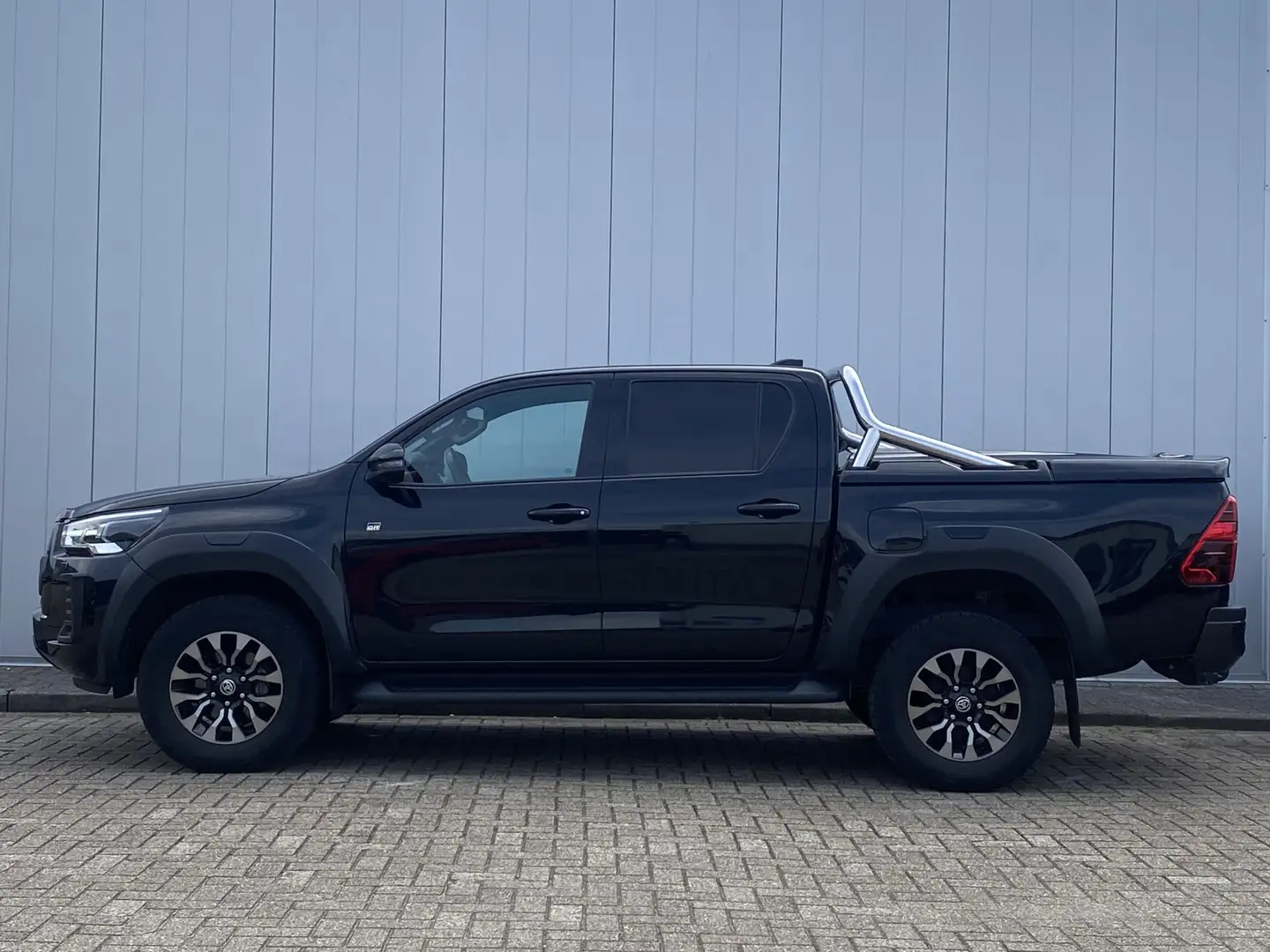 Toyota Hilux 2.8 D-4D Double Cab GR Sport Automaat 500nm NL Aut Zwart - 2