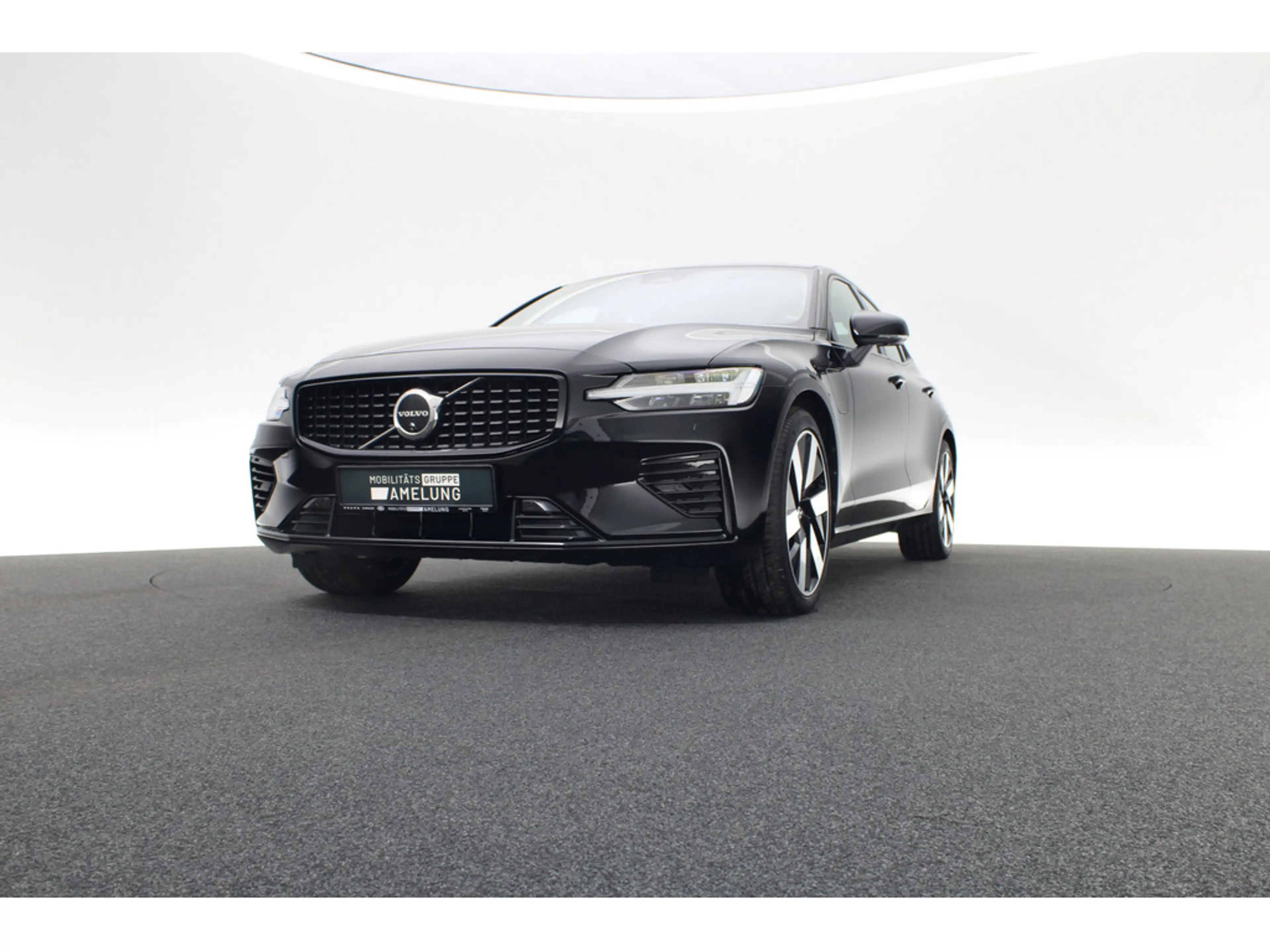 Volvo S60 T8 Ultimate Dark Recharge Plug-In Hybrid AWD — photo 12