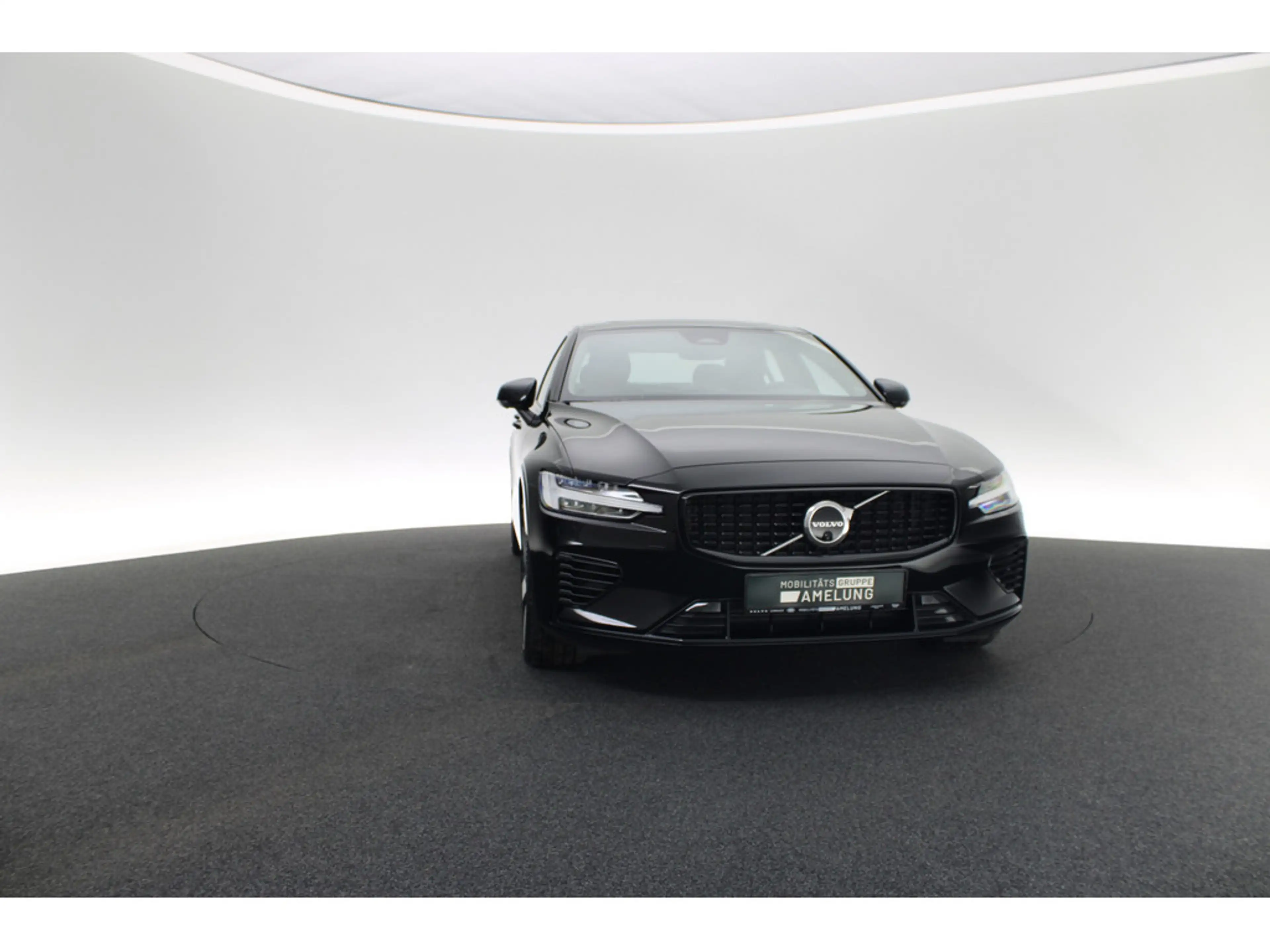 Volvo S60 T8 Ultimate Dark Recharge Plug-In Hybrid AWD — photo 10