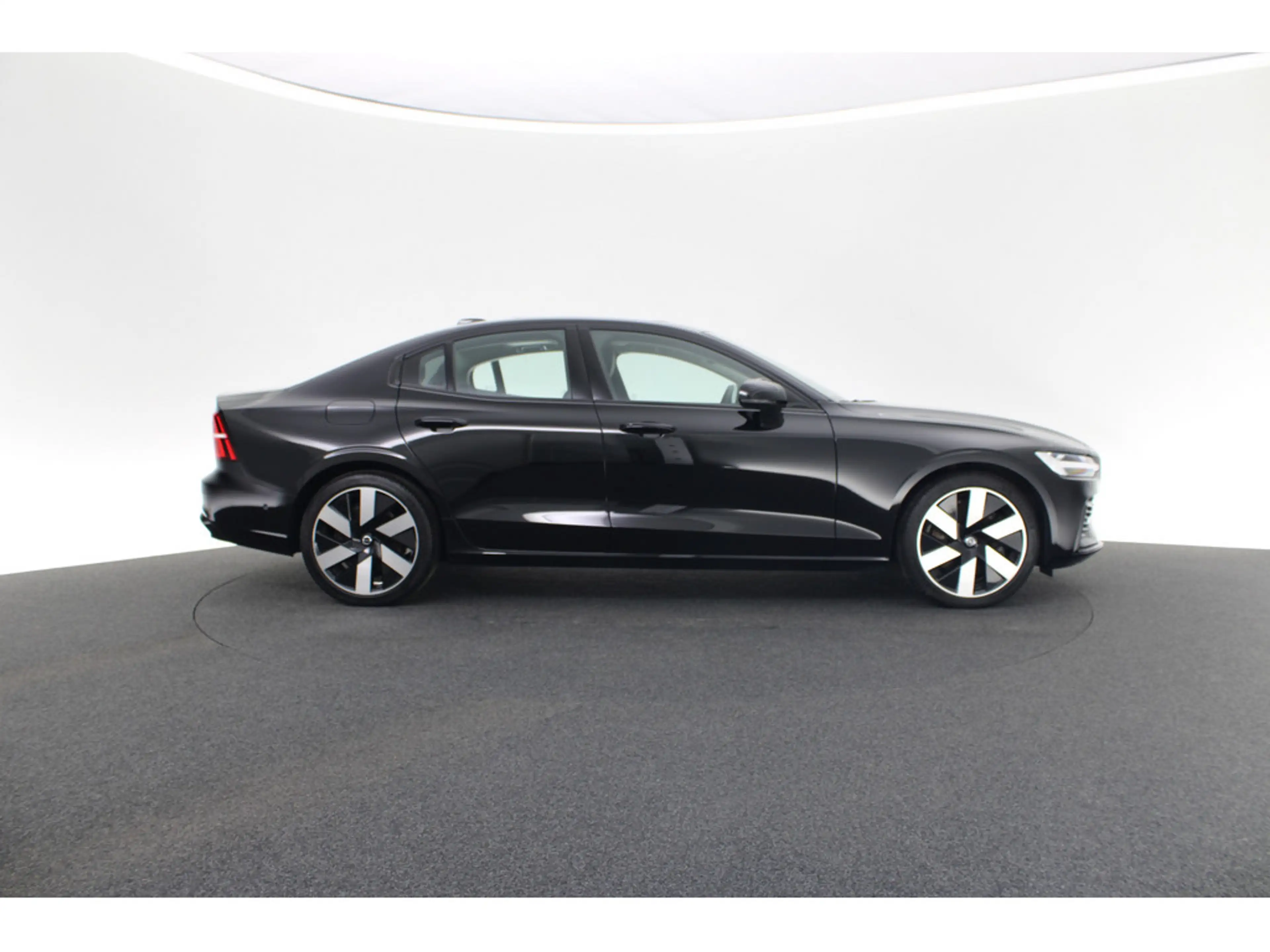 Volvo S60 T8 Ultimate Dark Recharge Plug-In Hybrid AWD — photo 8