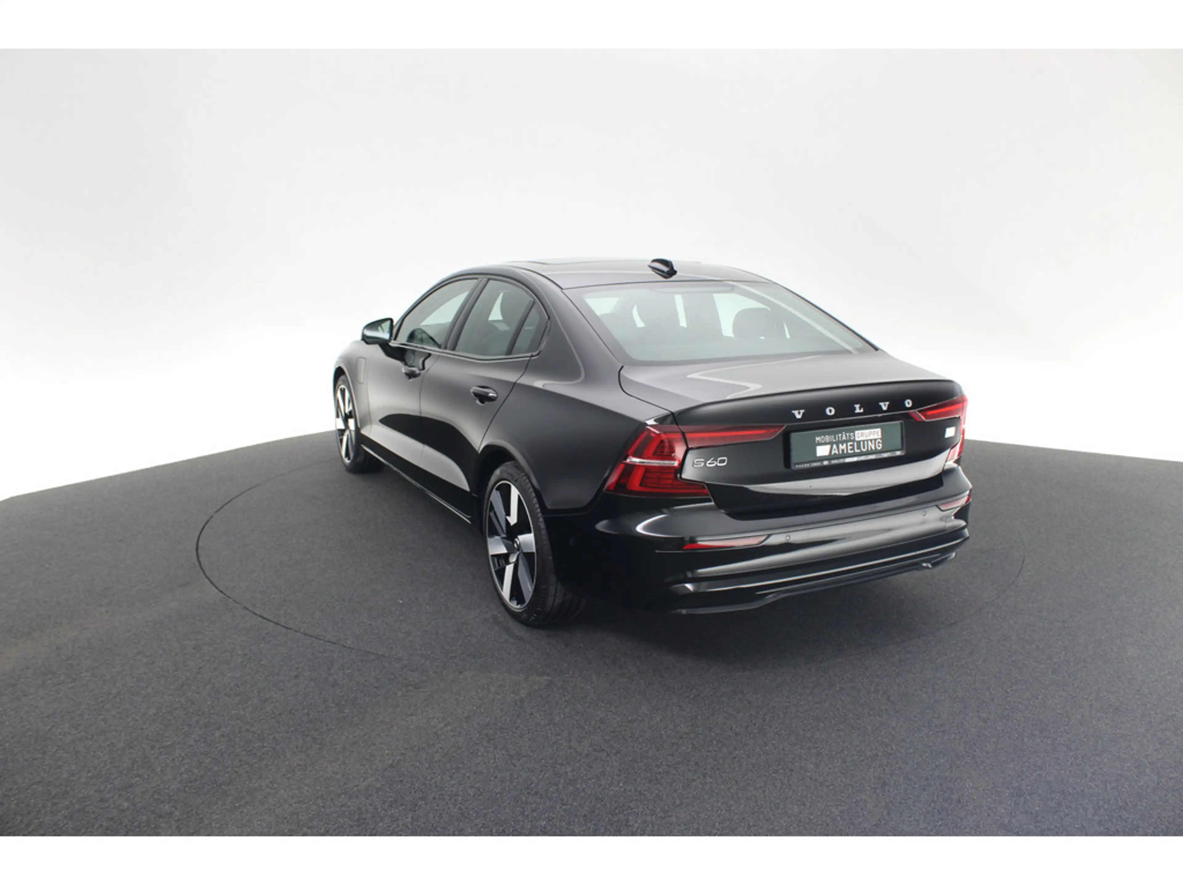 Volvo S60 T8 Ultimate Dark Recharge Plug-In Hybrid AWD — photo 15