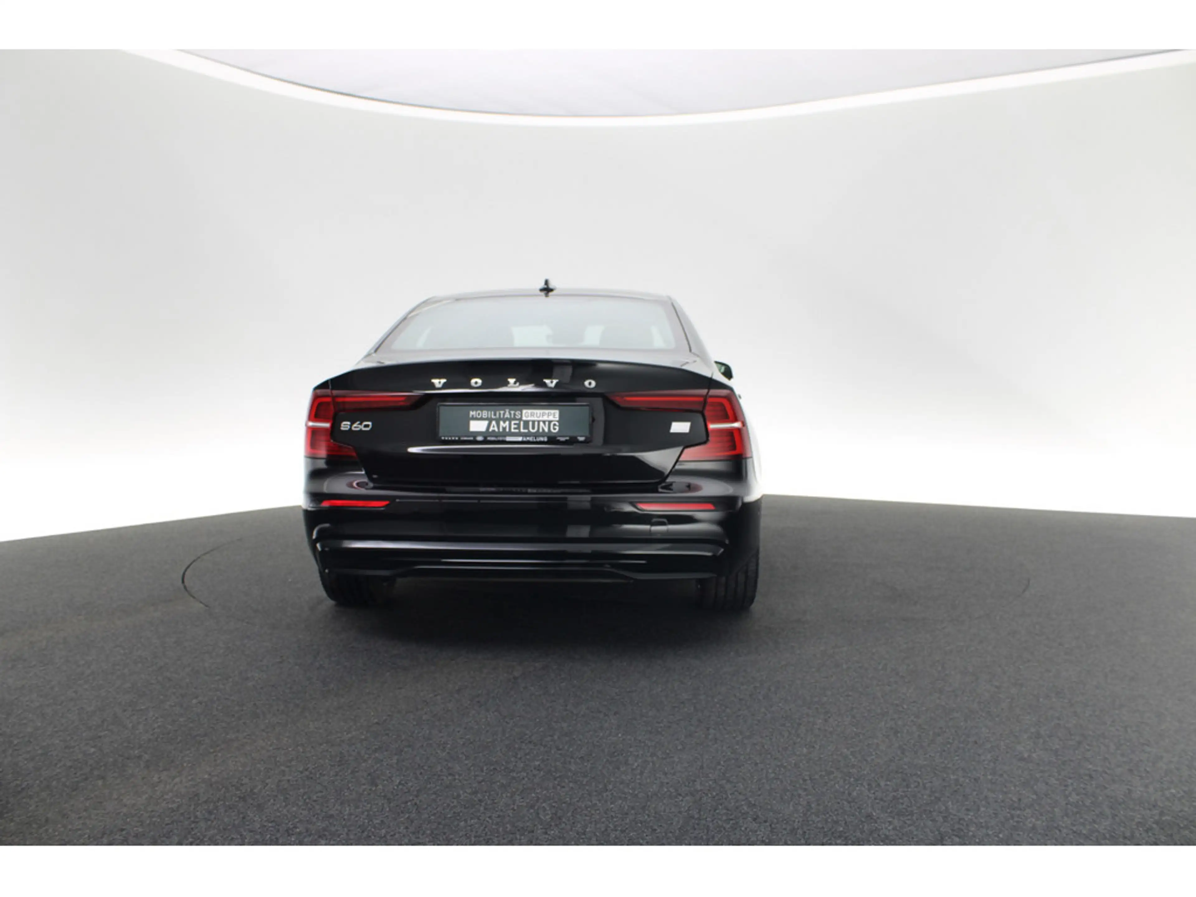 Volvo S60 T8 Ultimate Dark Recharge Plug-In Hybrid AWD — photo 6