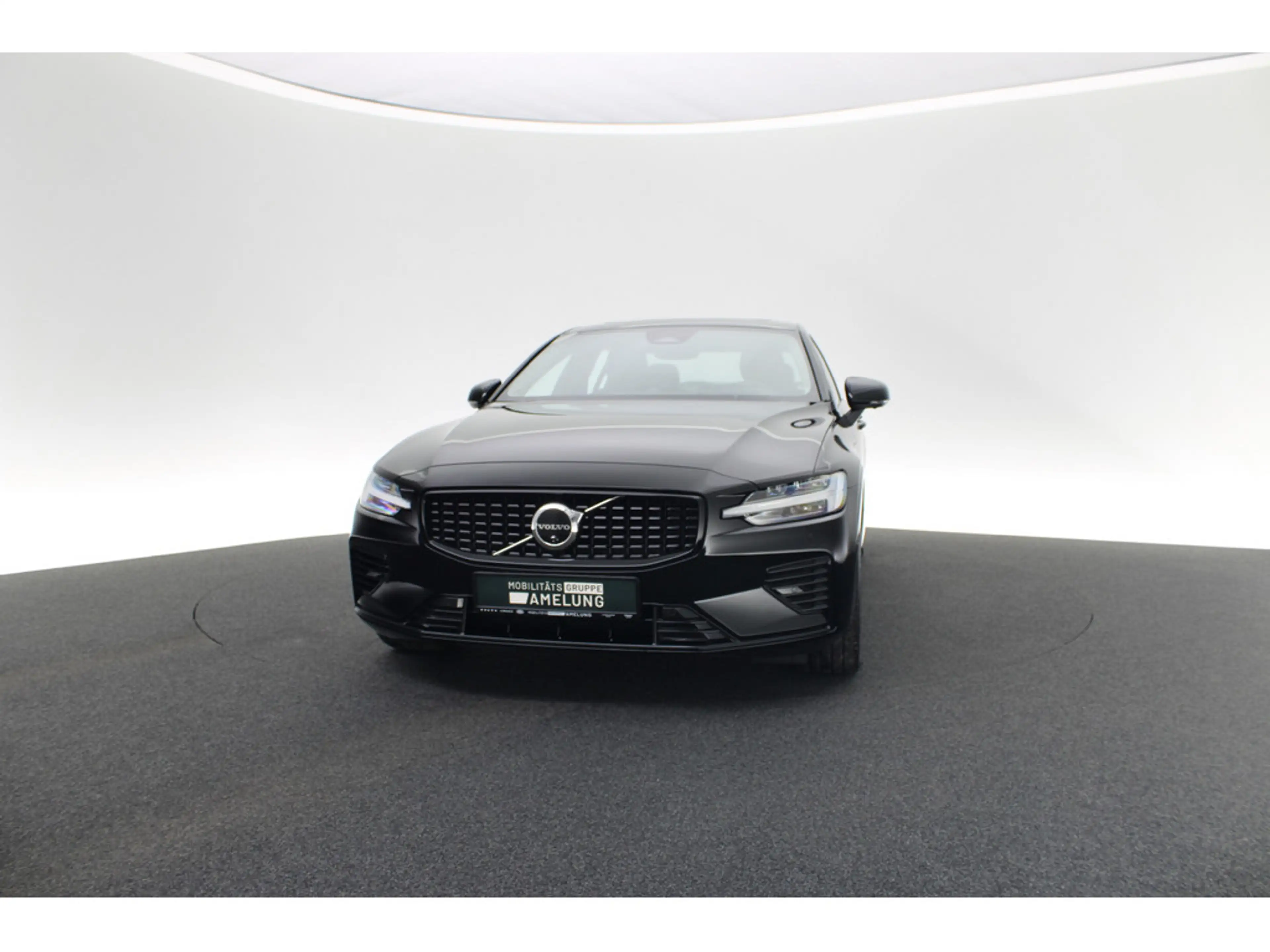 Volvo S60 T8 Ultimate Dark Recharge Plug-In Hybrid AWD — photo 11