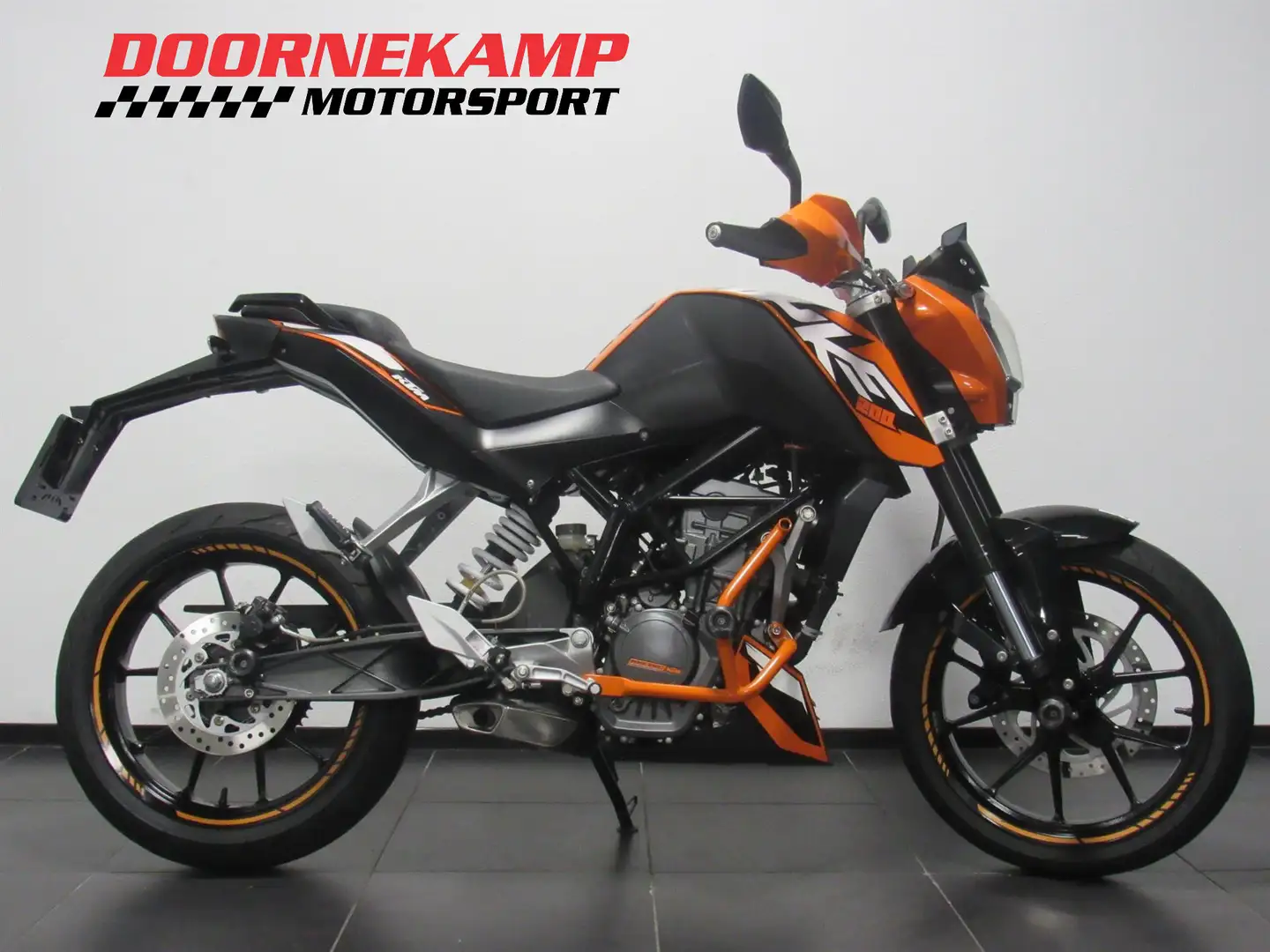 KTM 200 Duke Orange - 1