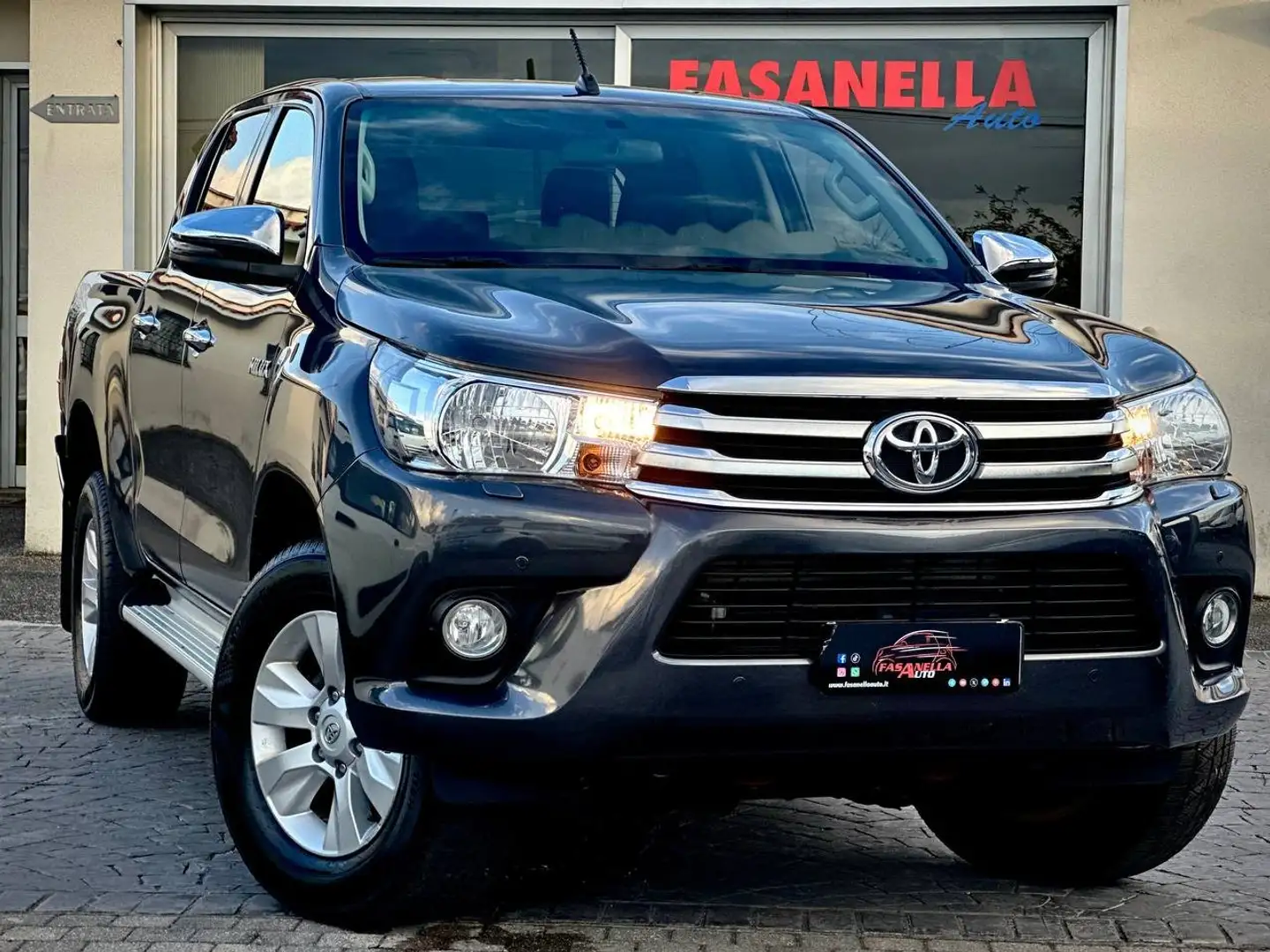 Toyota Hilux 2.4 D-4D DOUBLE CAB LOUNGE 4X4 - UNIPRO - +IVA+IVA Grigio - 1