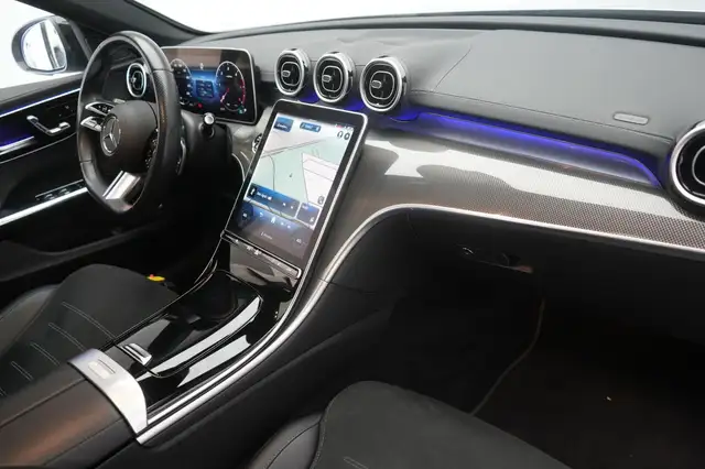 Mercedes-Benz 220 view 7