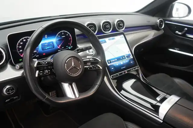 Mercedes-Benz 220 view 13