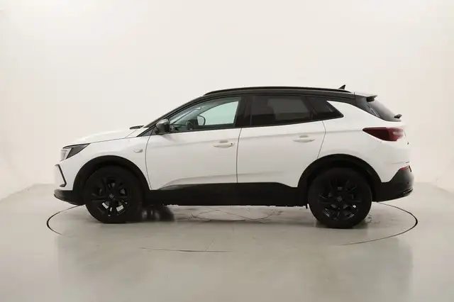 Opel Grandland X view 2