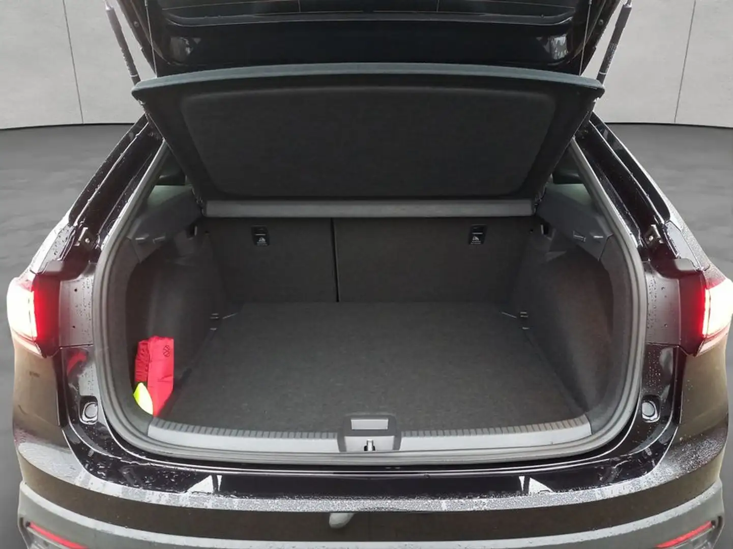 Volkswagen Taigo Life 1,0 l TSI OPF 85 kW (116 PS) 7-Gang-D Zwart - 2
