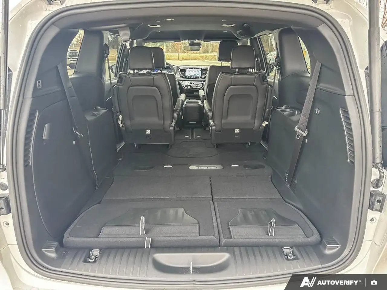 Chrysler Grand Caravan снимка Chrysler Grand Caravan