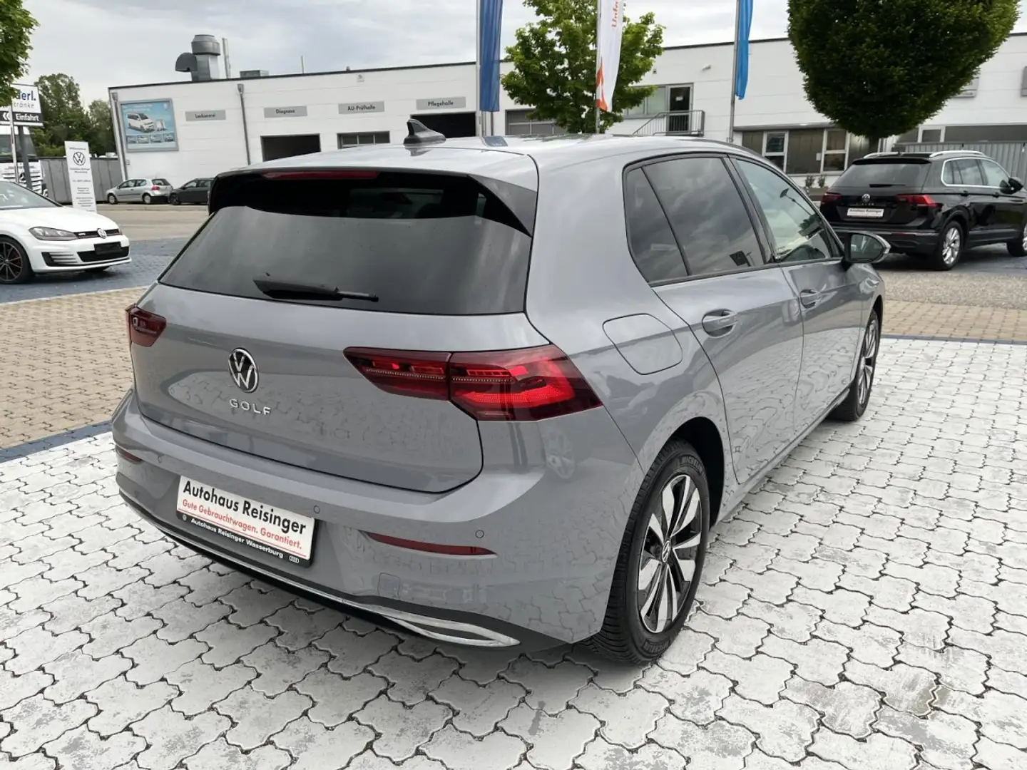 Volkswagen Golf VIII 1.5 TSI Move (Navi,IQ-Light,ACC,Pano,R-Kamera Gris - 2