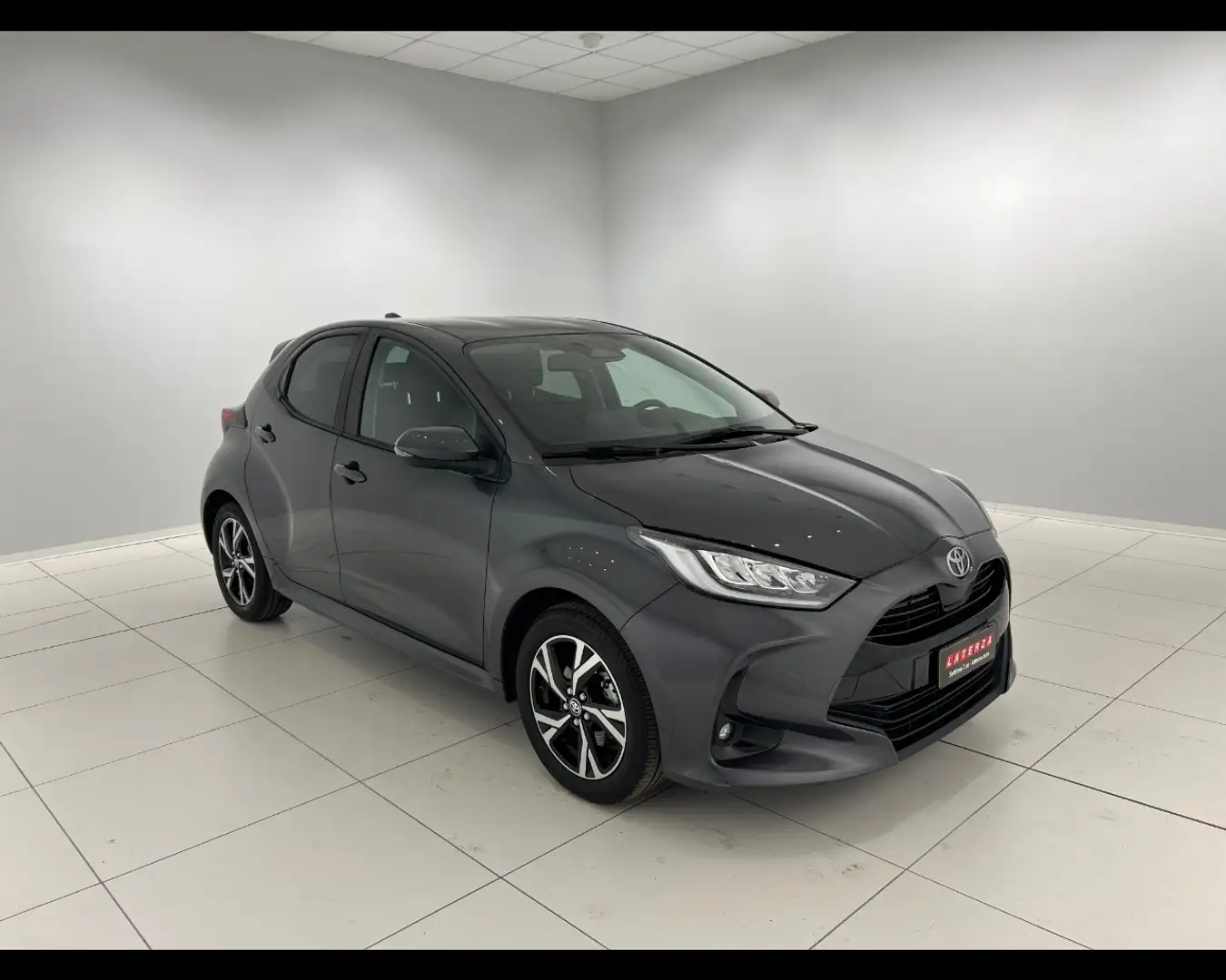Toyota Yaris 1.5 Hybrid Trend Gris - 1
