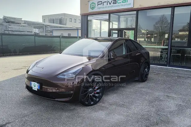 Tesla Model Y Model Y AWD Performance