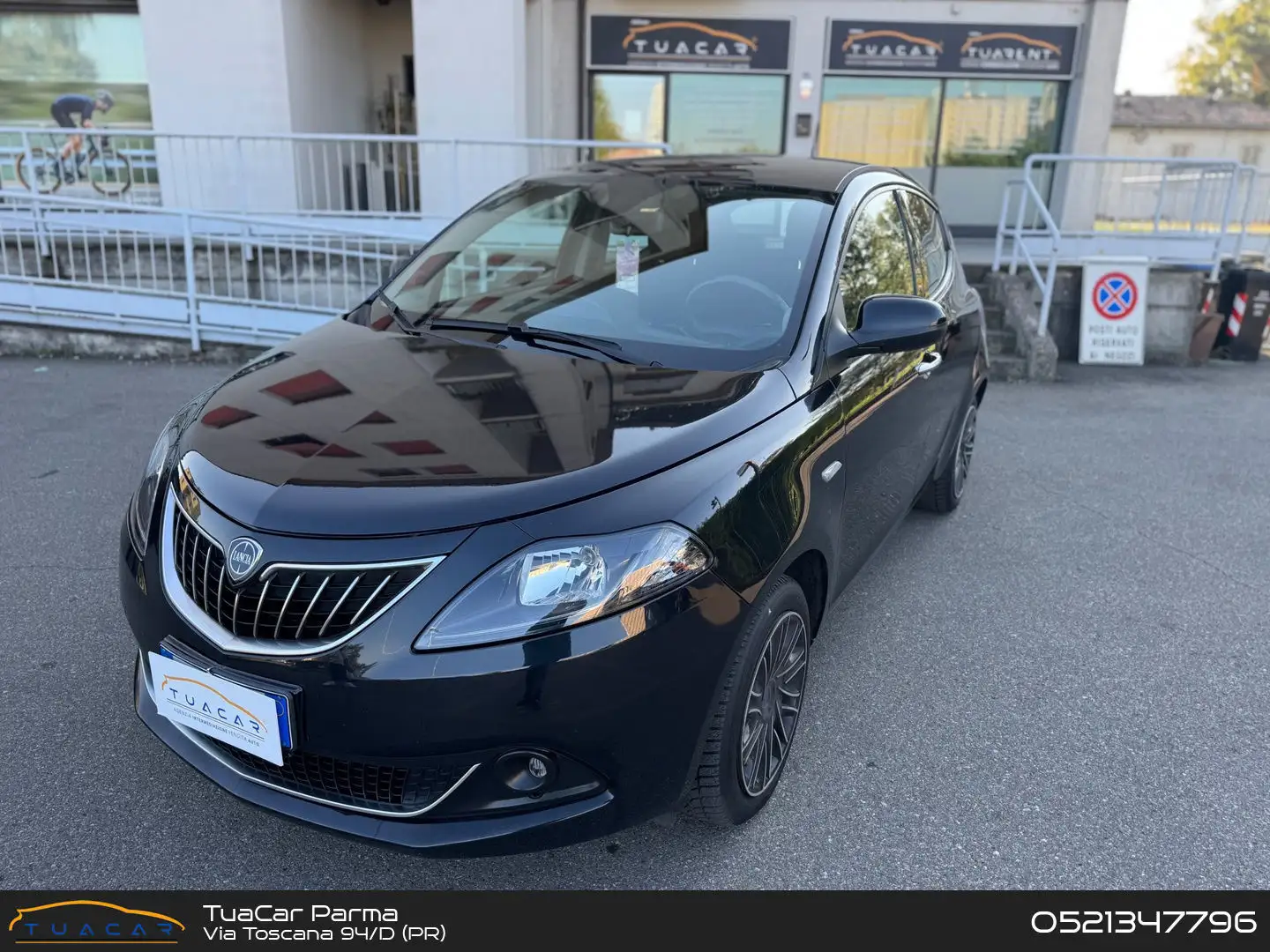 Lancia Ypsilon Gold 1.0 FireFly MHEV Noir - 1