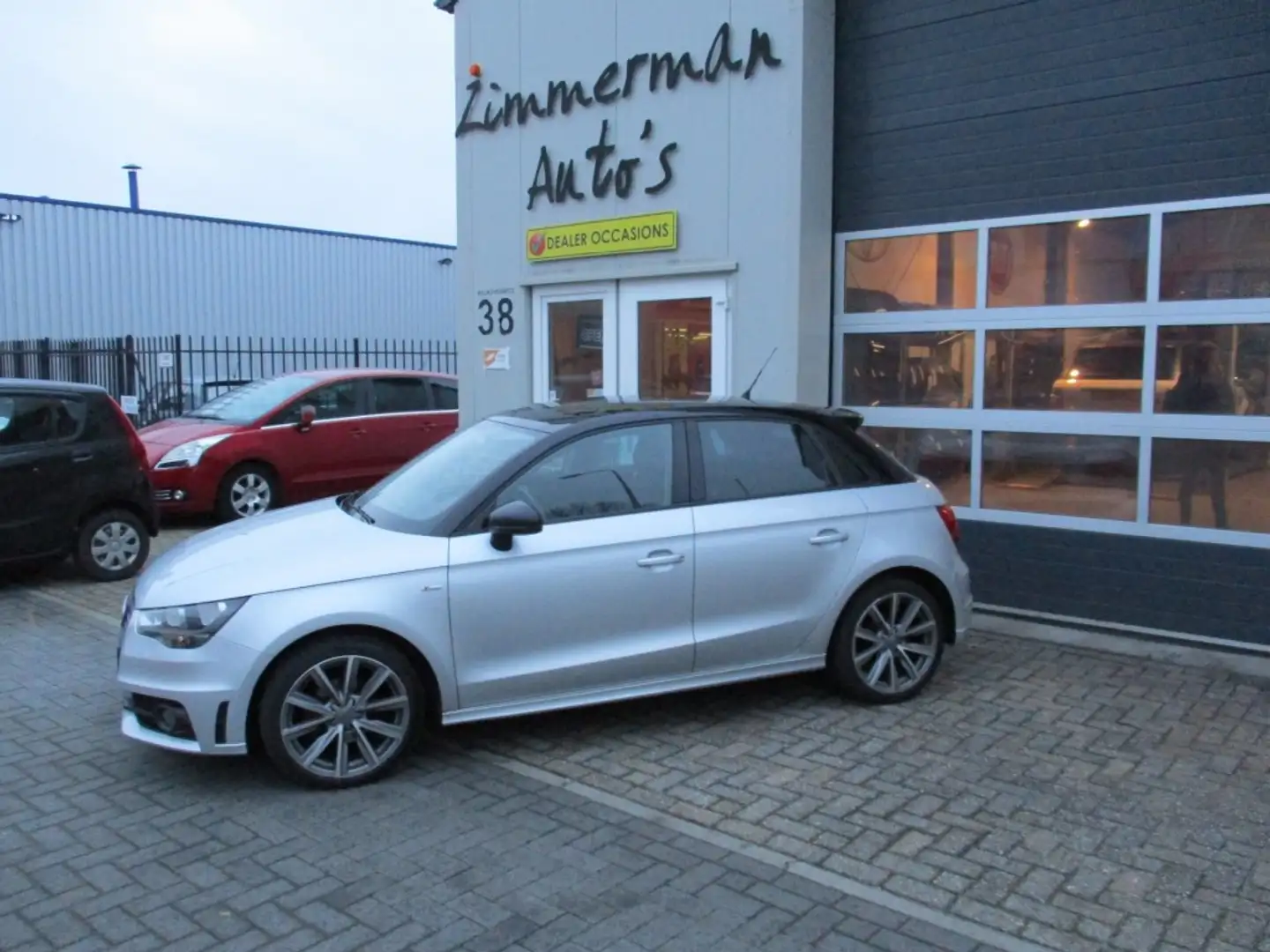 Audi A1 1.2 TFSI Admired Sportback S-Line Grau - 1