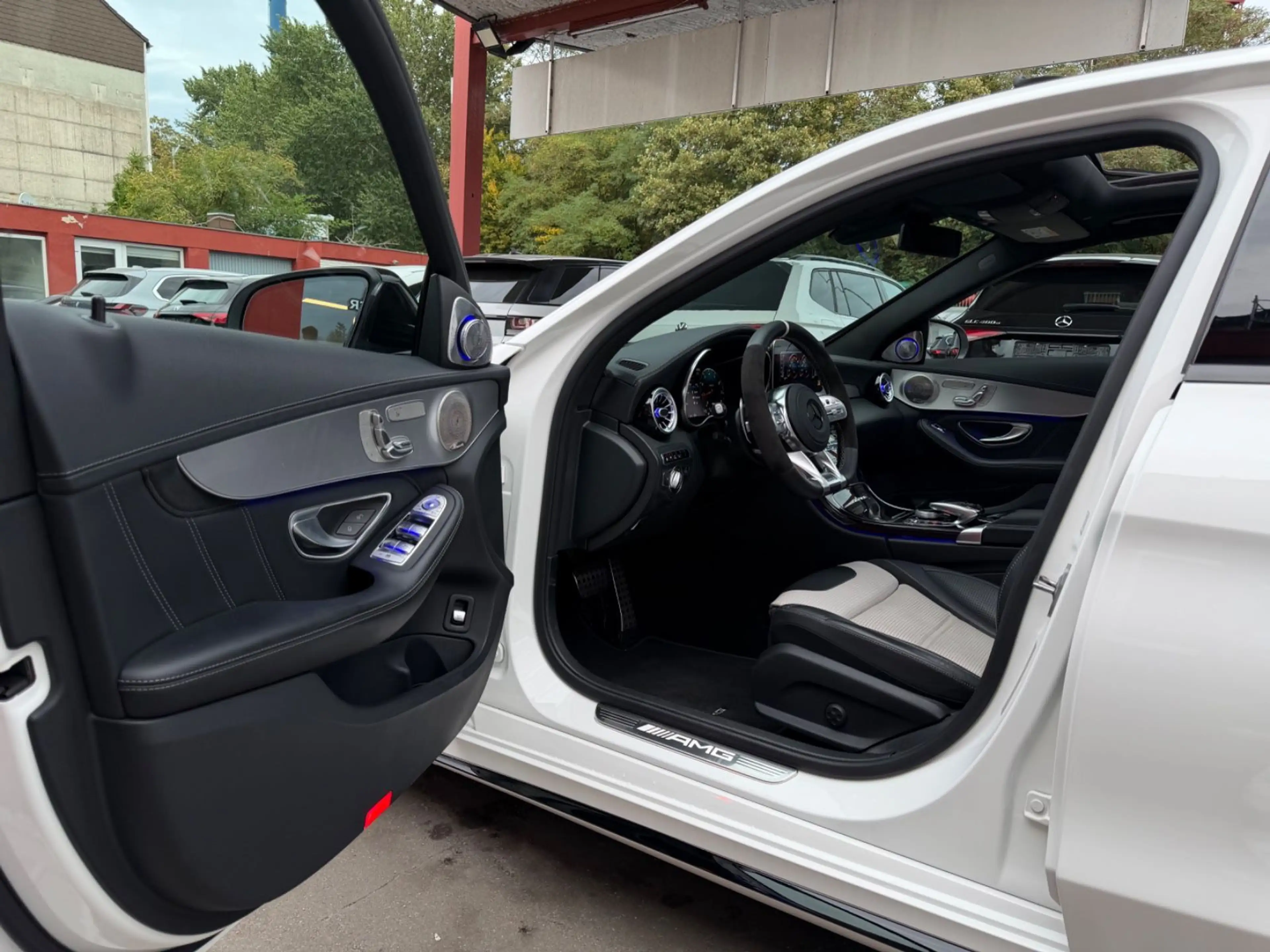 Mercedes-Benz C 63 AMG Lim NAVI/LED/PANORAMA/360°KA/HUD — photo 10