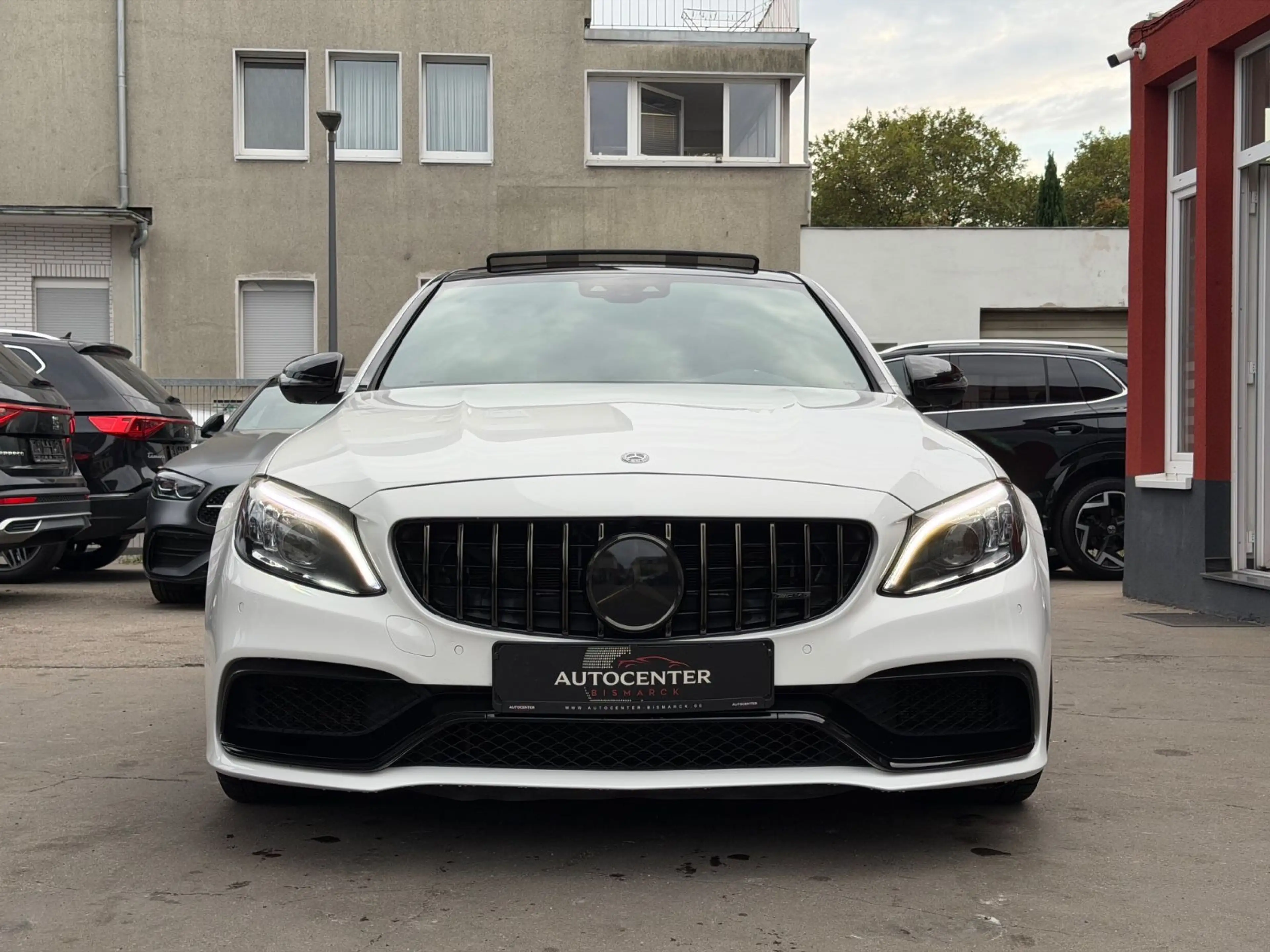 Mercedes-Benz C 63 AMG Lim NAVI/LED/PANORAMA/360°KA/HUD — photo 4