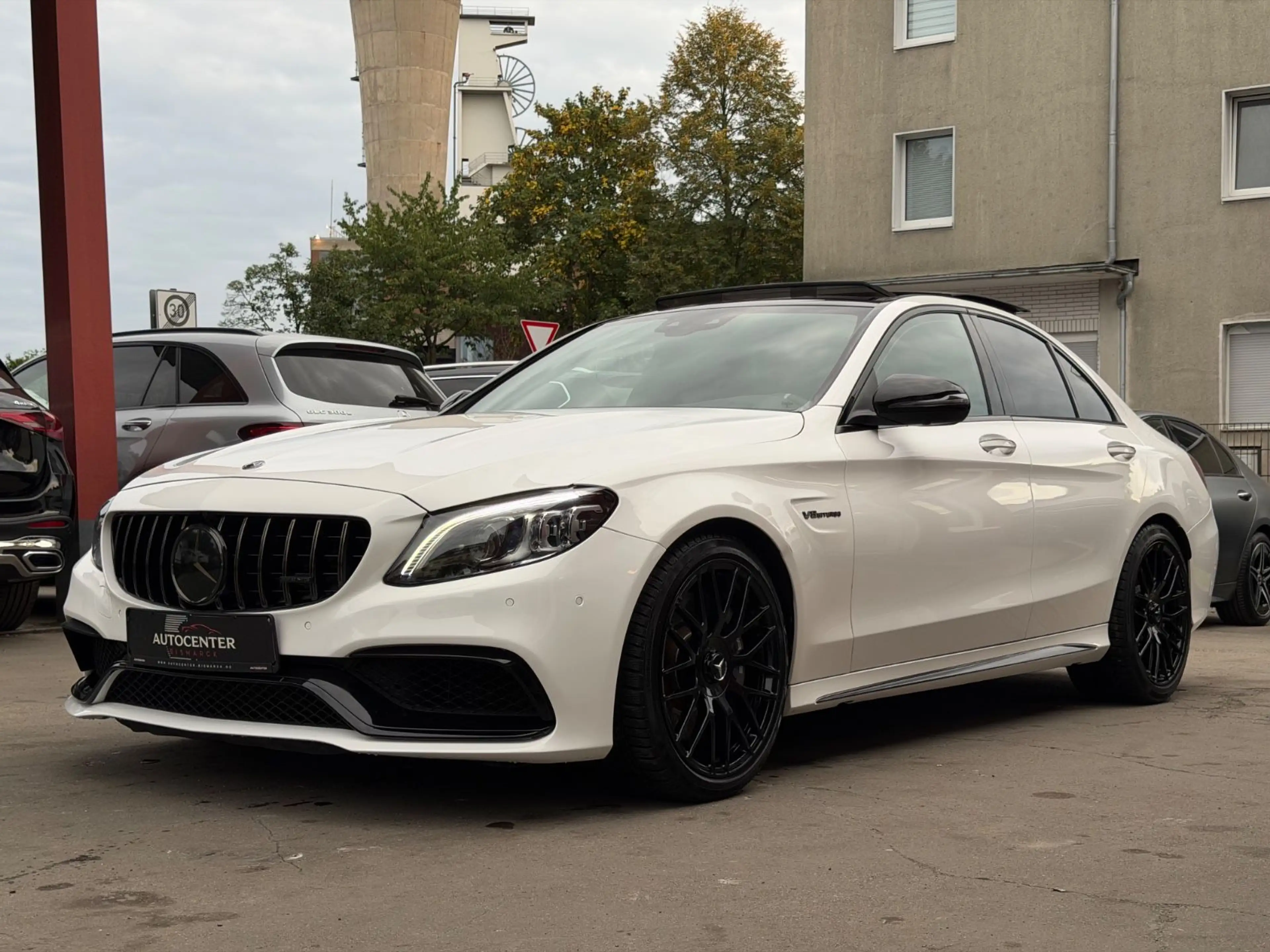 Mercedes-Benz C 63 AMG Lim NAVI/LED/PANORAMA/360°KA/HUD — photo 3