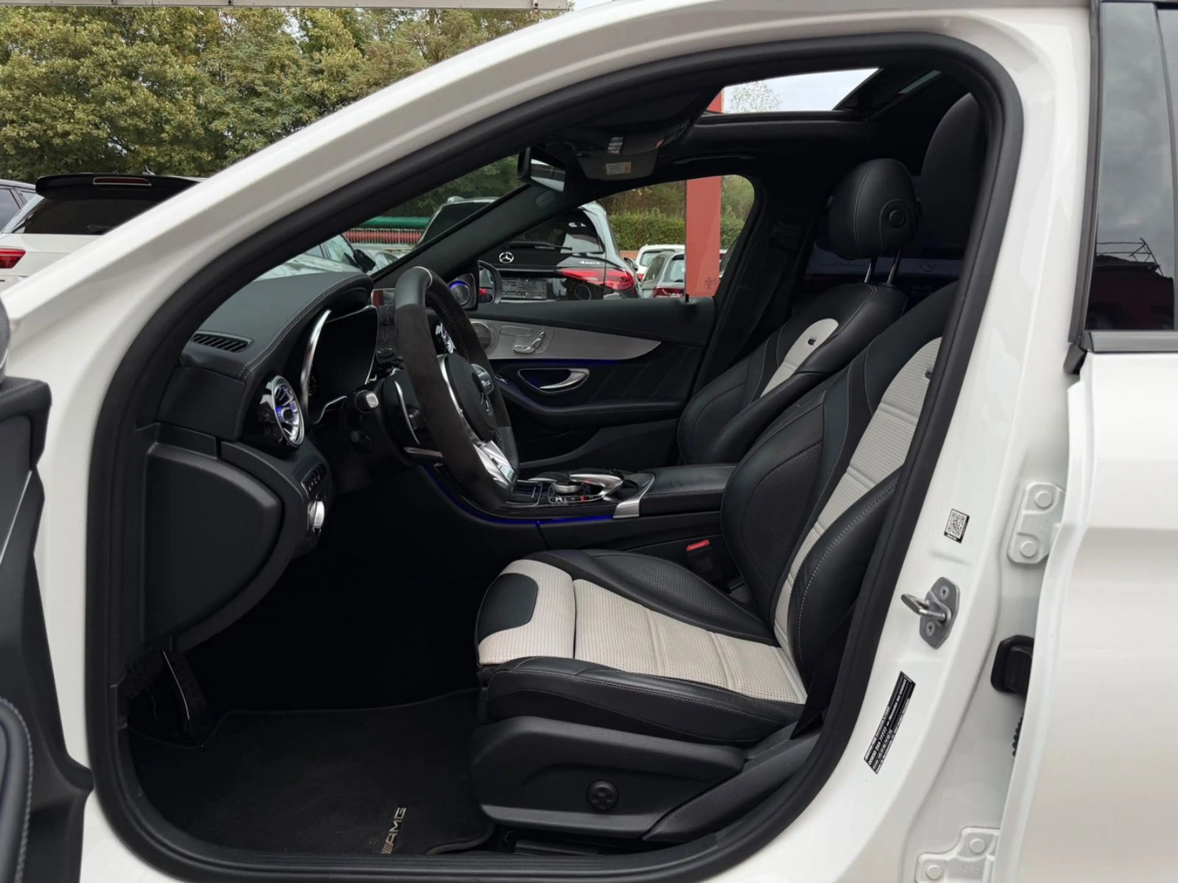 Mercedes-Benz C 63 AMG Lim NAVI/LED/PANORAMA/360°KA/HUD — photo 13