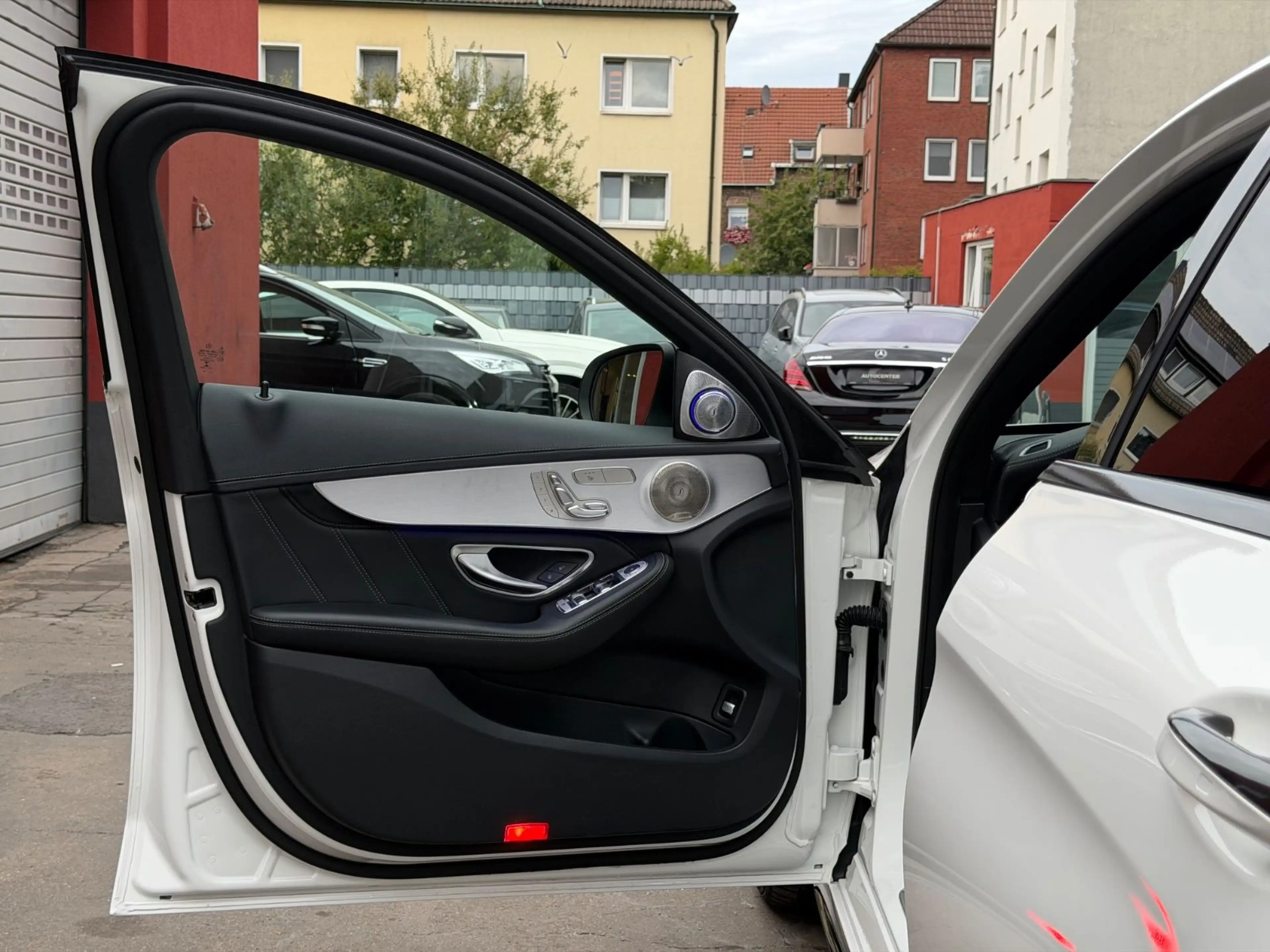 Mercedes-Benz C 63 AMG Lim NAVI/LED/PANORAMA/360°KA/HUD — photo 8