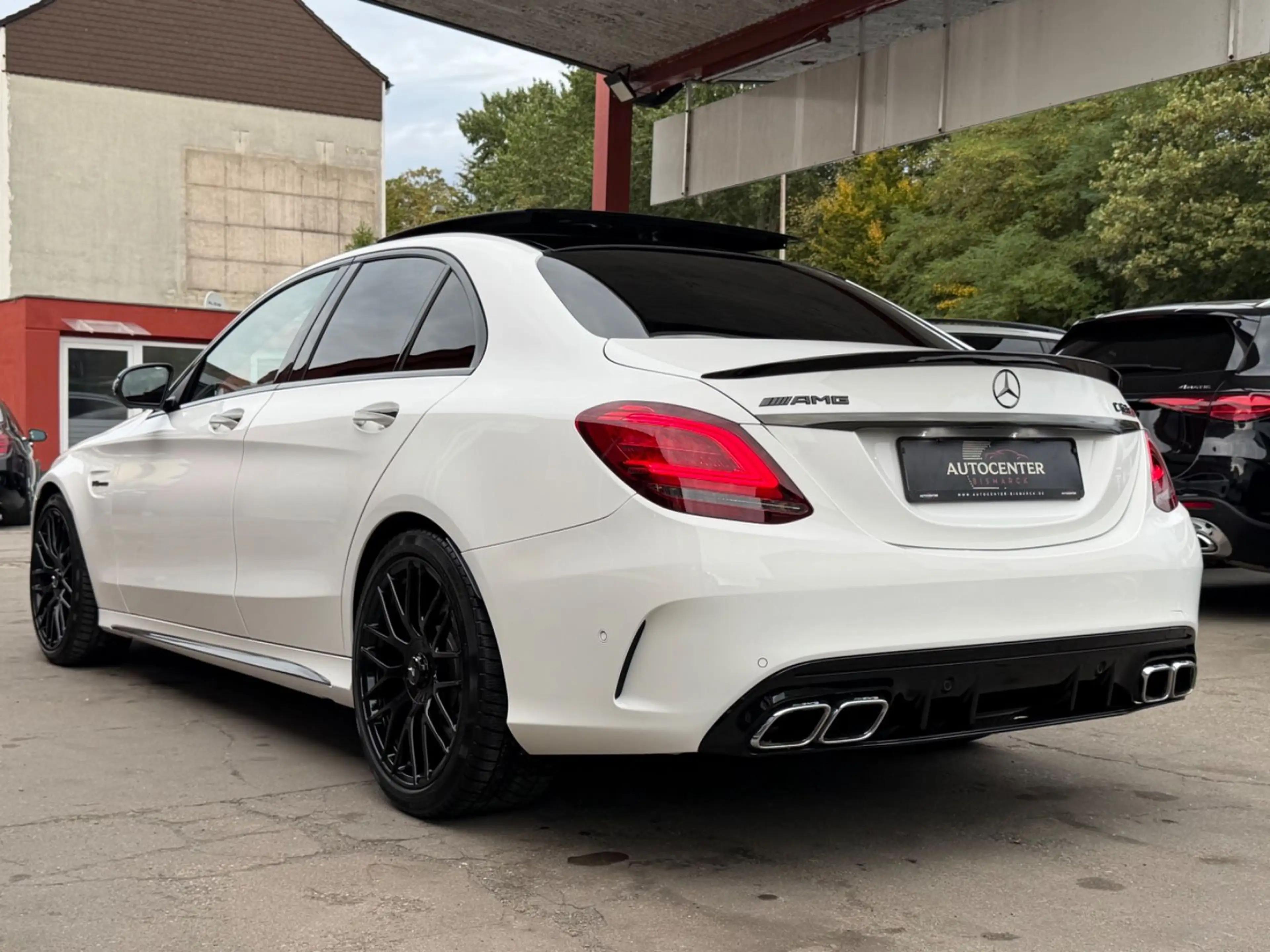 Mercedes-Benz C 63 AMG Lim NAVI/LED/PANORAMA/360°KA/HUD — photo 7