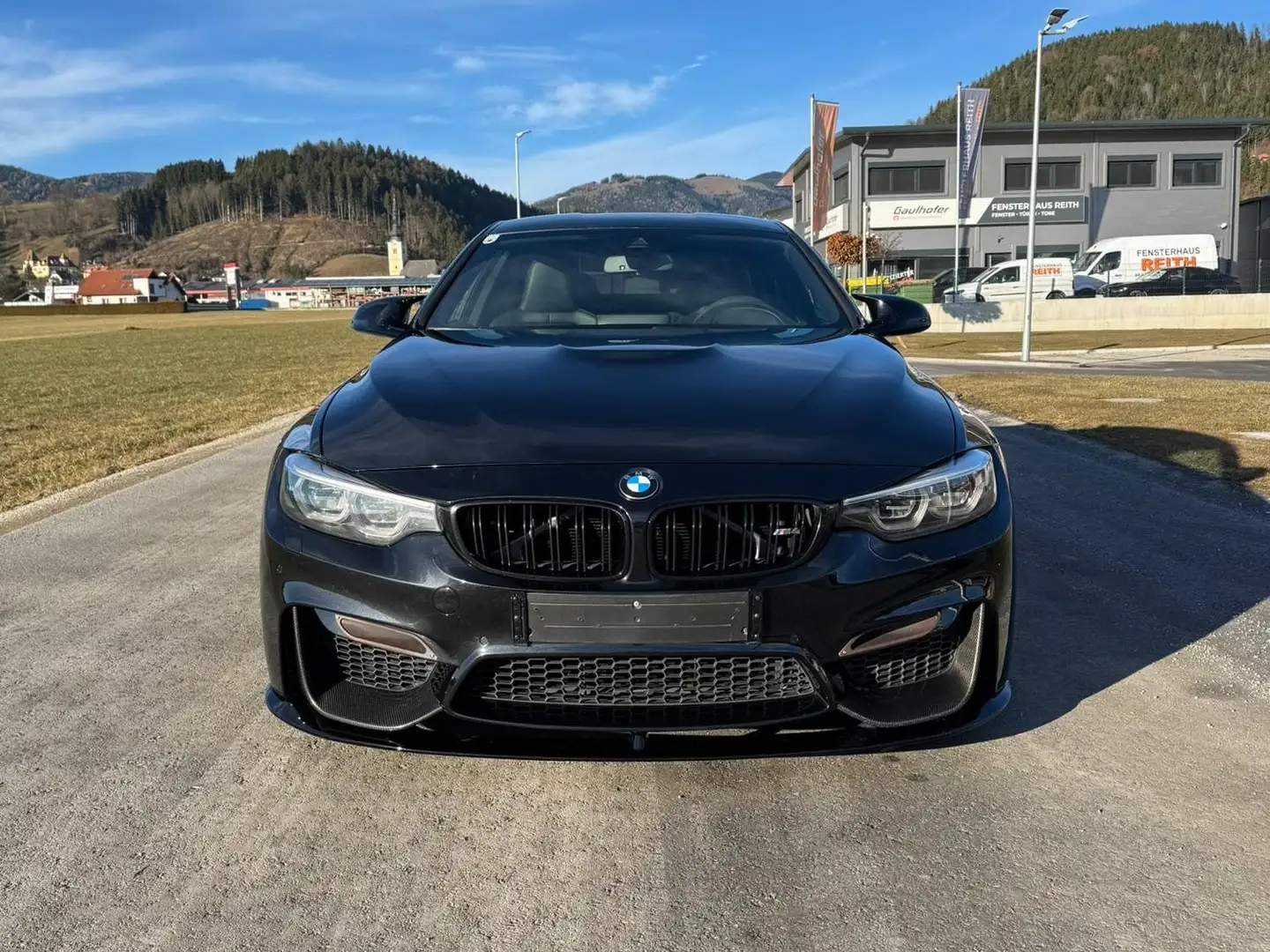 BMW M4 Competition Facelift Schwarz - 2
