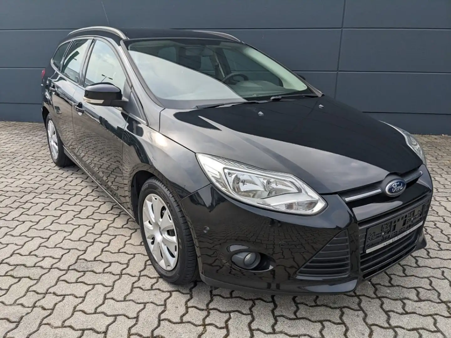 Ford Focus Turnier 1.6l TDCi Trend AHK Navi PDC Klima Nero - 2