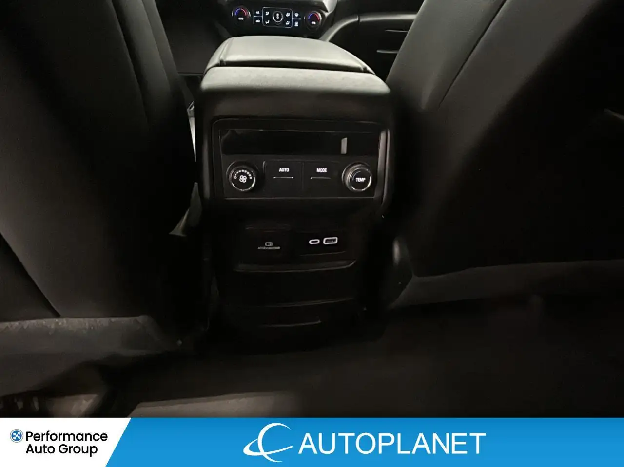 GMC Acadia снимка GMC Acadia