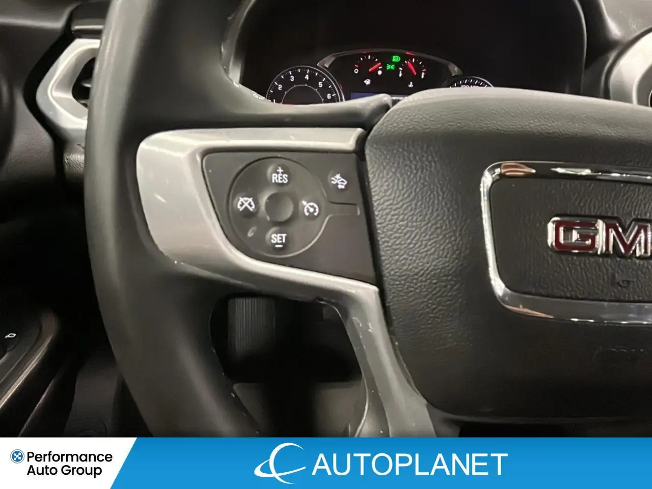 GMC Acadia снимка GMC Acadia